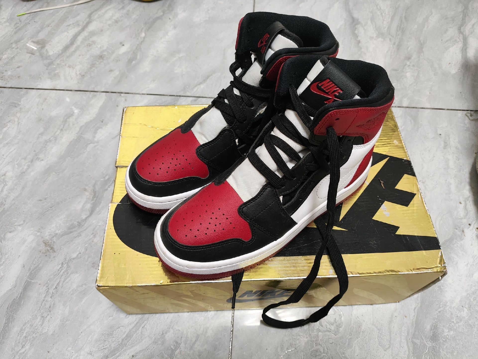 Jordan Brand Jordan Brand Black Lowtop Sneakers us_8 Women Size US 8 / IT 38 - 1 Thumbnail