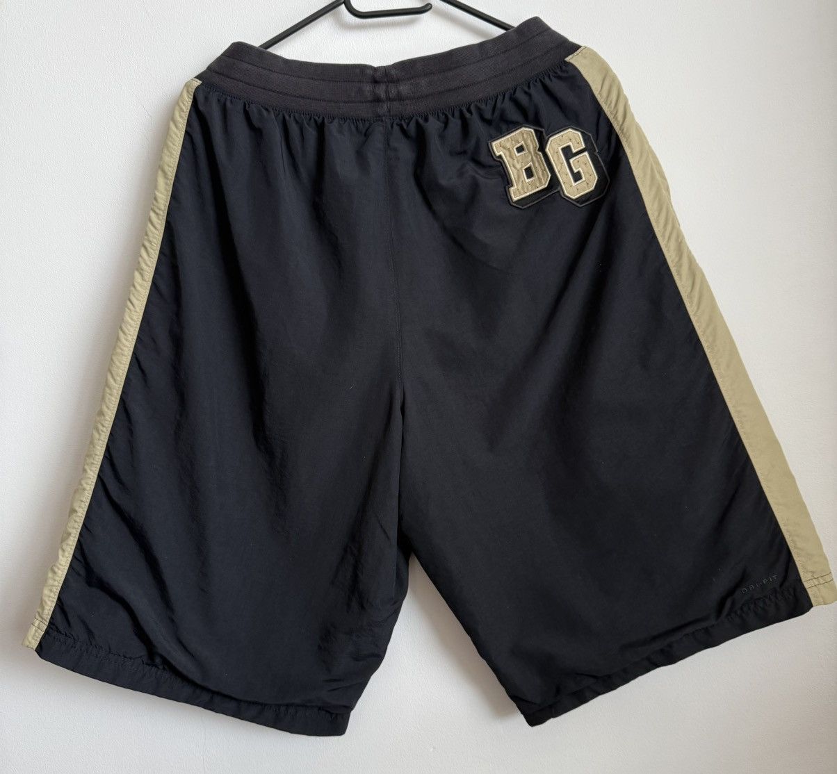 Nike Vintage Nike Battlegrounds athletic shorts Size US 36 / EU 52 - 2 Thumbnail