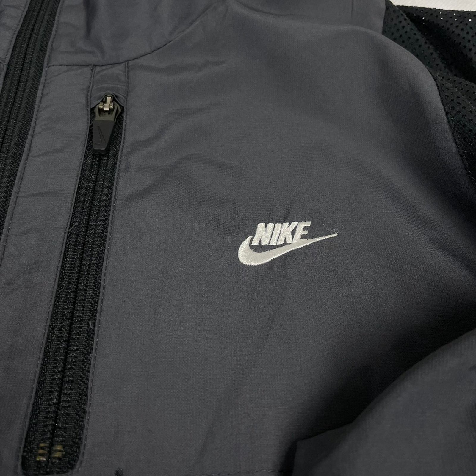 Nike Vintage Nike Jumpsuit Windbreaker Jacket Size M Grey Size US M / EU 48-50 / 2 - 10 Thumbnail