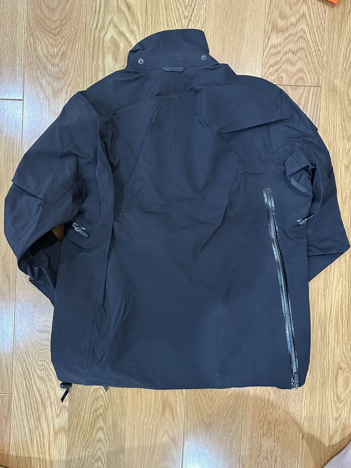 Acronym Acronym J1B-GT Size US S / EU 44-46 / 1 - 3 Thumbnail