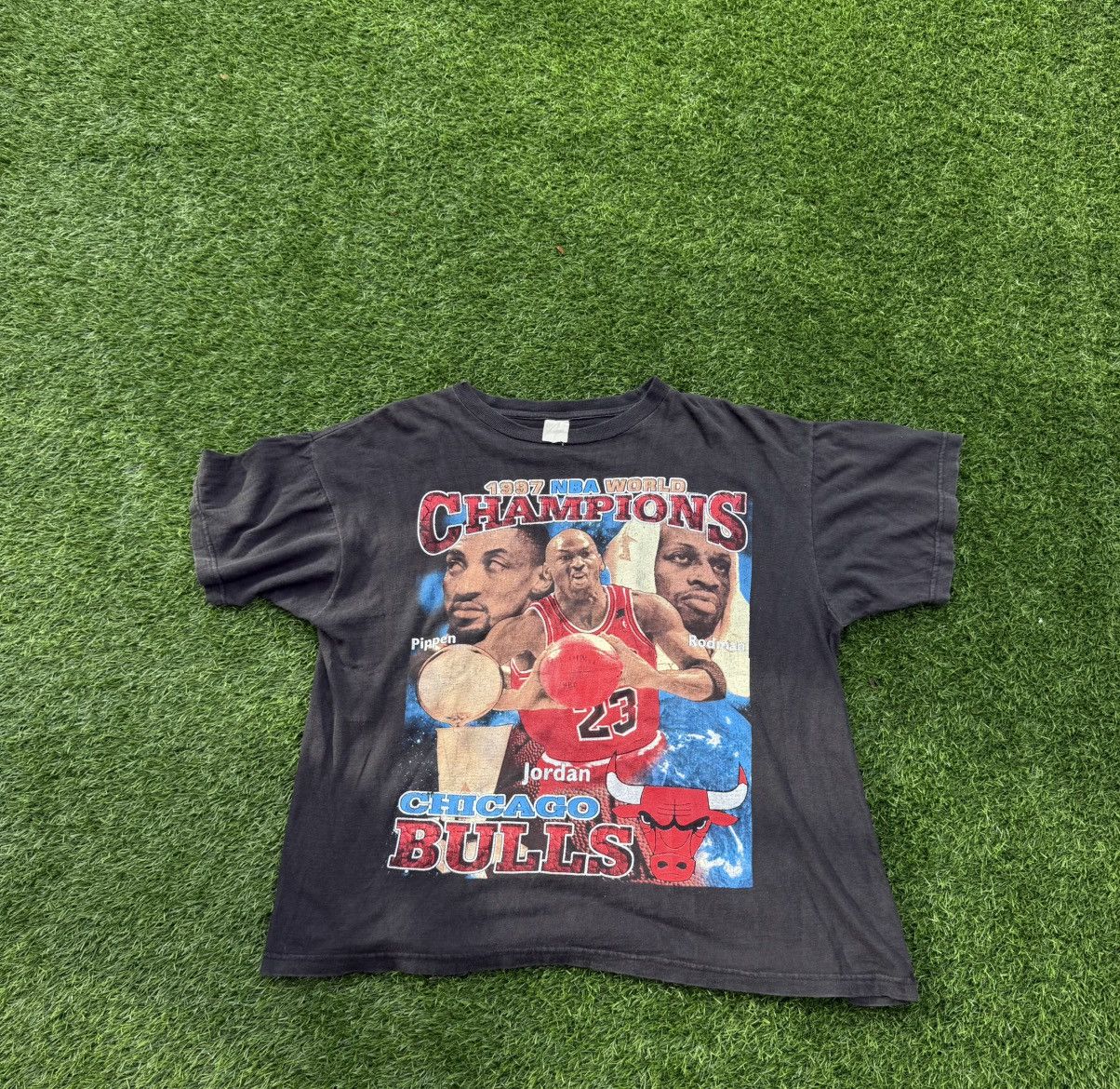 Vintage Vintage 1997 NBA World Champions Chicago Bulls Rap Tee Size US XL / EU 56 / 4 - 17 Thumbnail