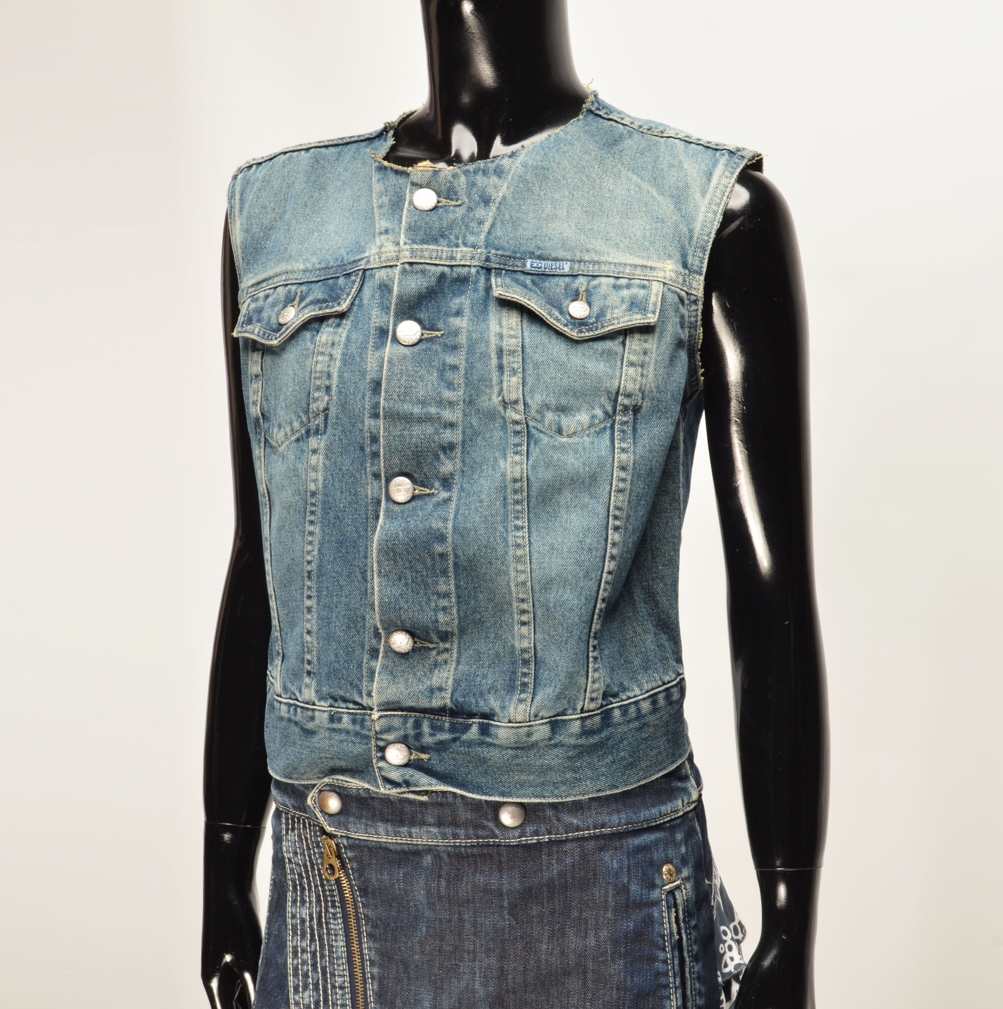 Diesel Vintage Diesel Y2K Grunge Punk Raw Neck Faded Denim Vest Size S / US 4 / IT 40 - 4 Thumbnail