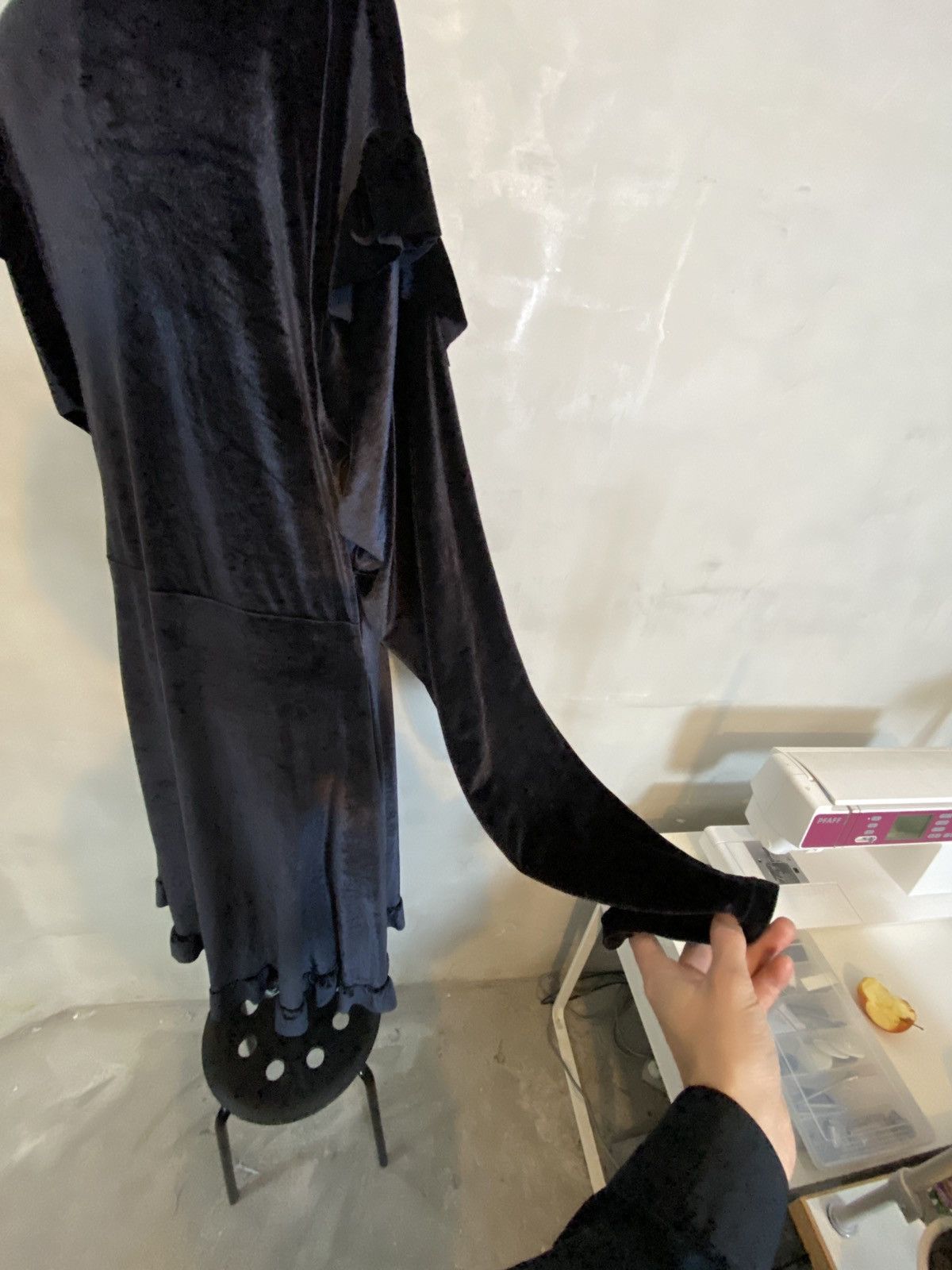 Vetements FW17 Oversized Black Goth Velvet Dress Size S / US 4 / IT 40 - 8 Thumbnail