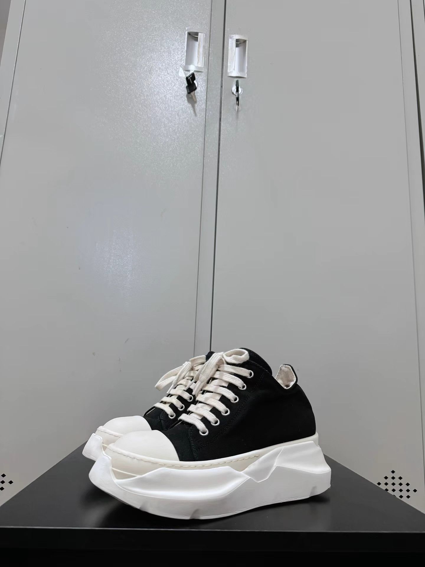 Rick Owens Rick Owens Abstract sneakers with tank sole, Converse-style Size US 6 / IT 36 - 1 Thumbnail