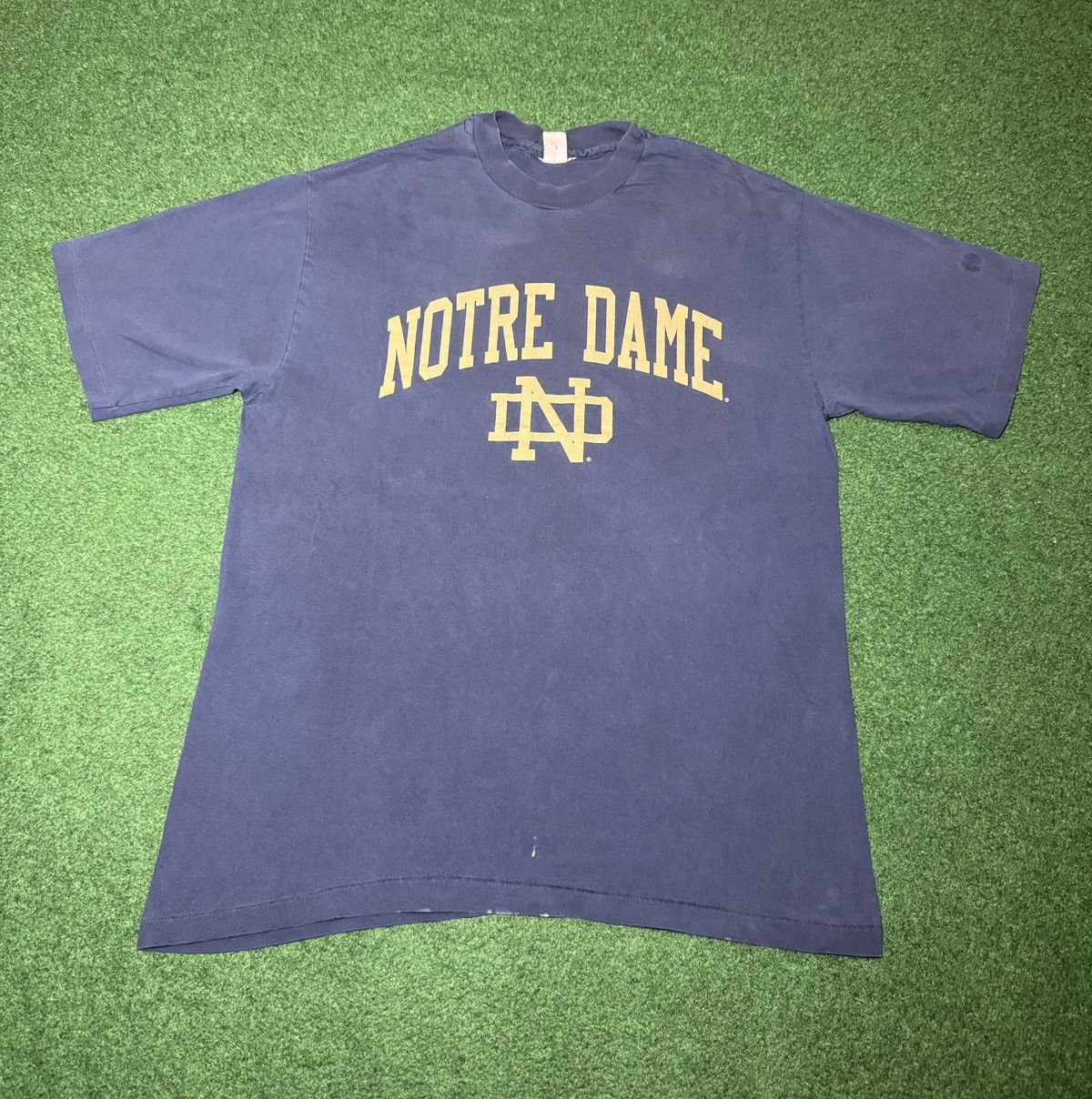 Vintage Vintage 90s Notre Dame College Retro XL T Shirt Size US XL / EU 56 / 4 - 1 Thumbnail
