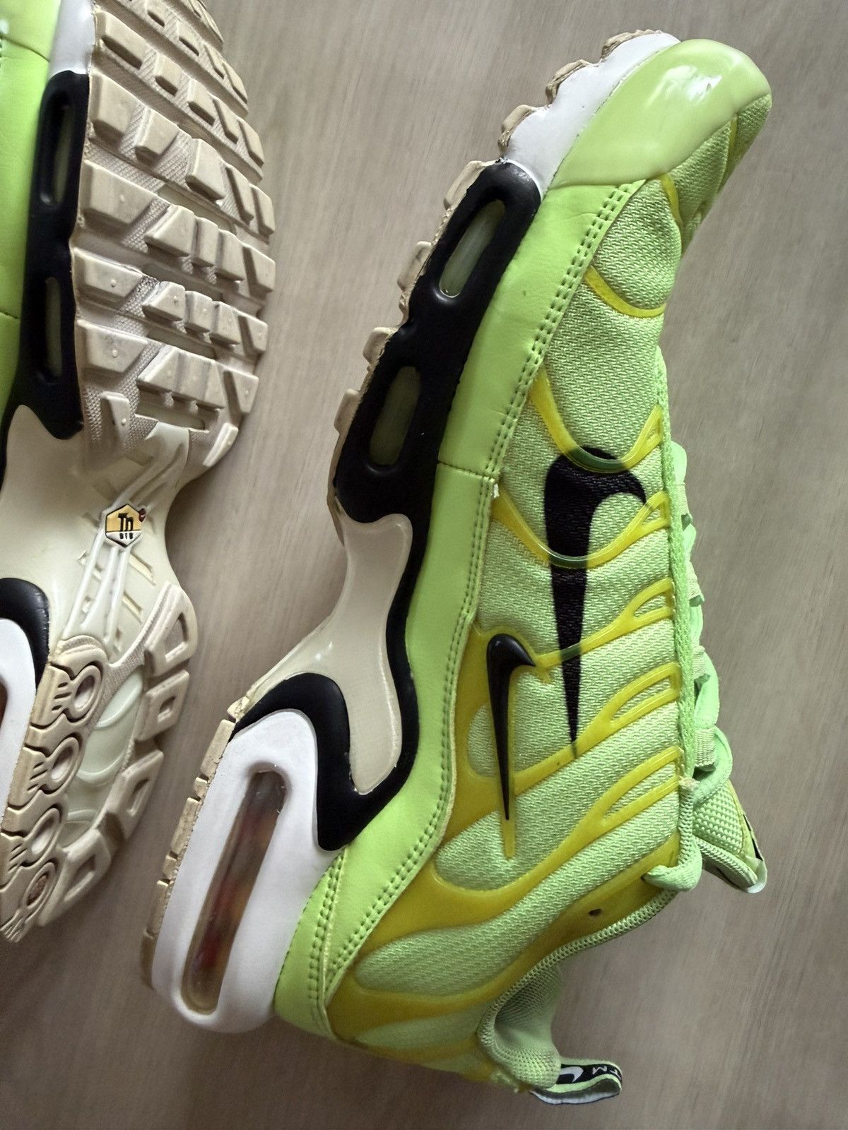Nike Nike Air Max Plus Overbranding Lime Blast 815994-300 Sz 9.5 Size US 9.5 / EU 42-43 - 3 Thumbnail