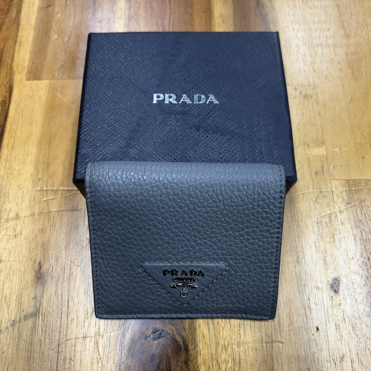 #78044 Prada Vitello Daino Small Bi-Fold Wallet (Grey)