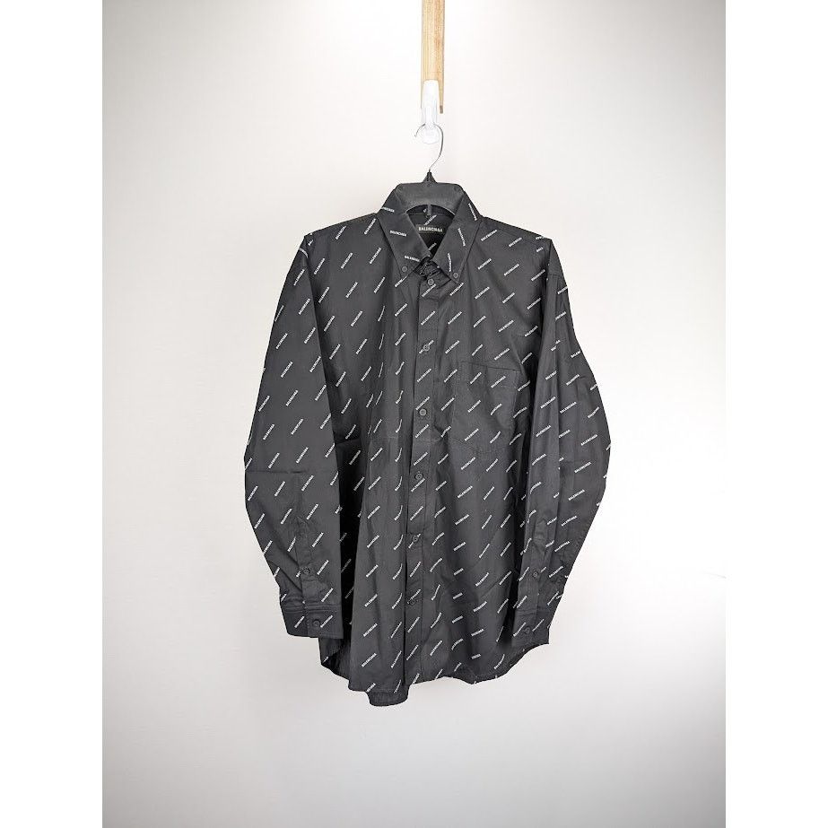 Balenciaga o1rshd1 All Over Logo Print Shirt in Black Size US S / EU 44-46 / 1 - 1 Thumbnail