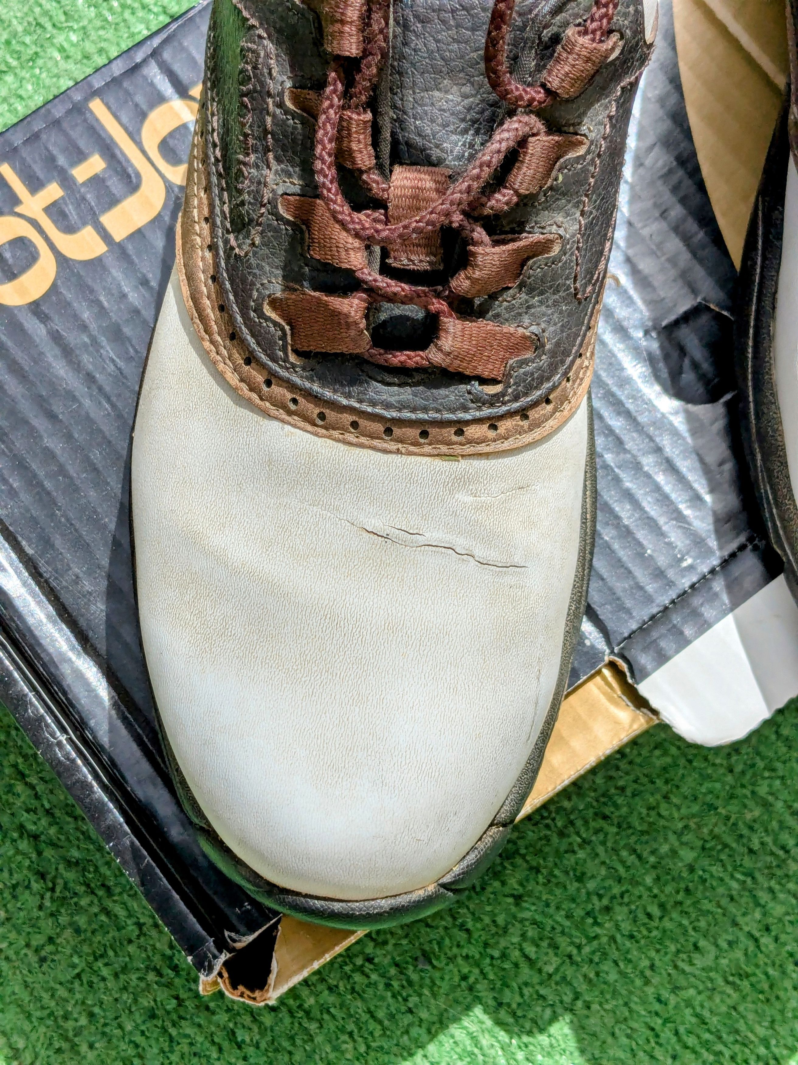 Footjoy CRACKED Foot-Joy 53572 Golf Classic Spike Shoes USED Size US 8.5 / EU 41-42 - 7 Thumbnail