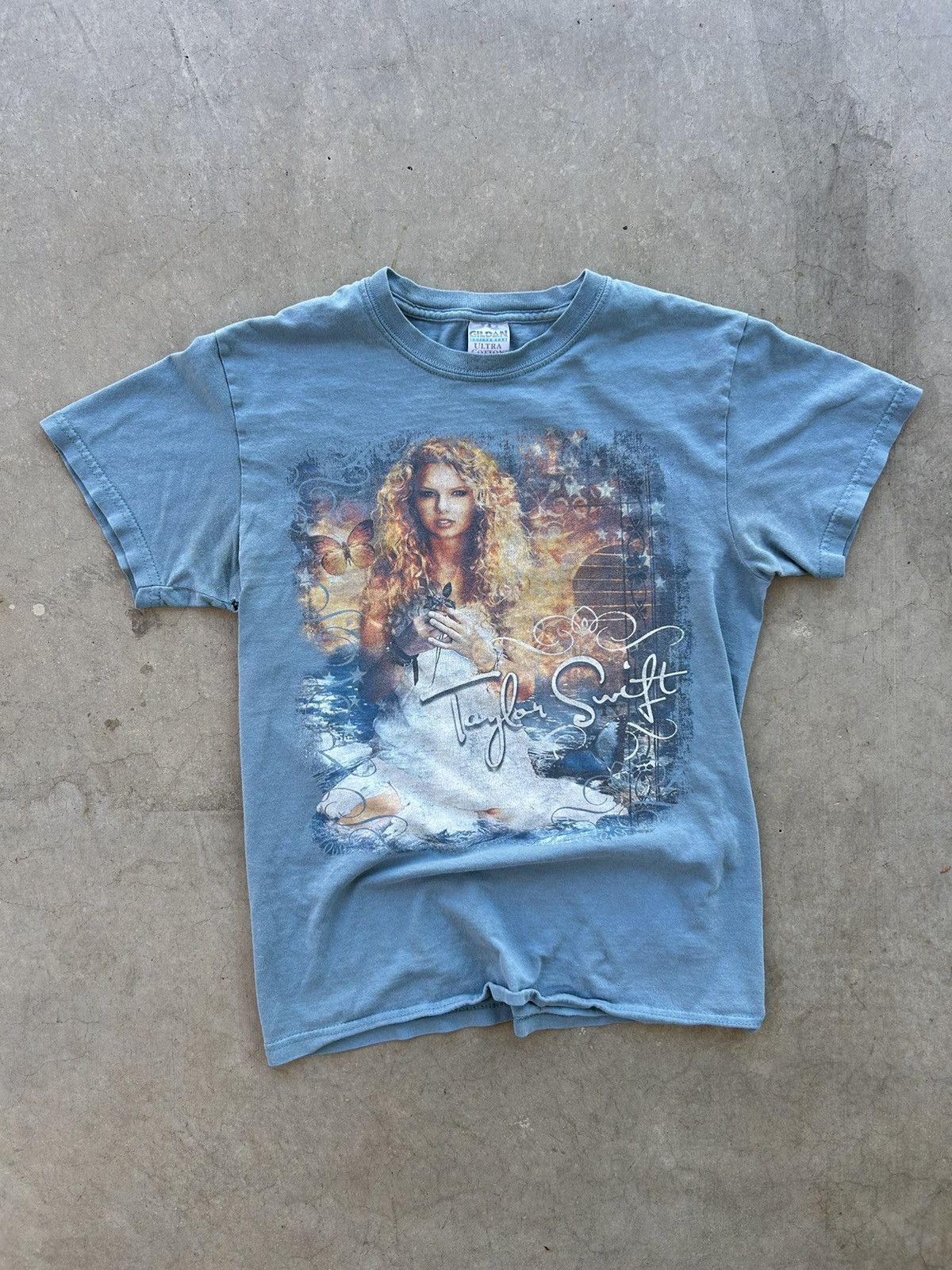 image of Band Tees x Vintage 2007 Taylor Swift Debut Album Gildan T Shirt in Blue Gray, Men's (Size Small)