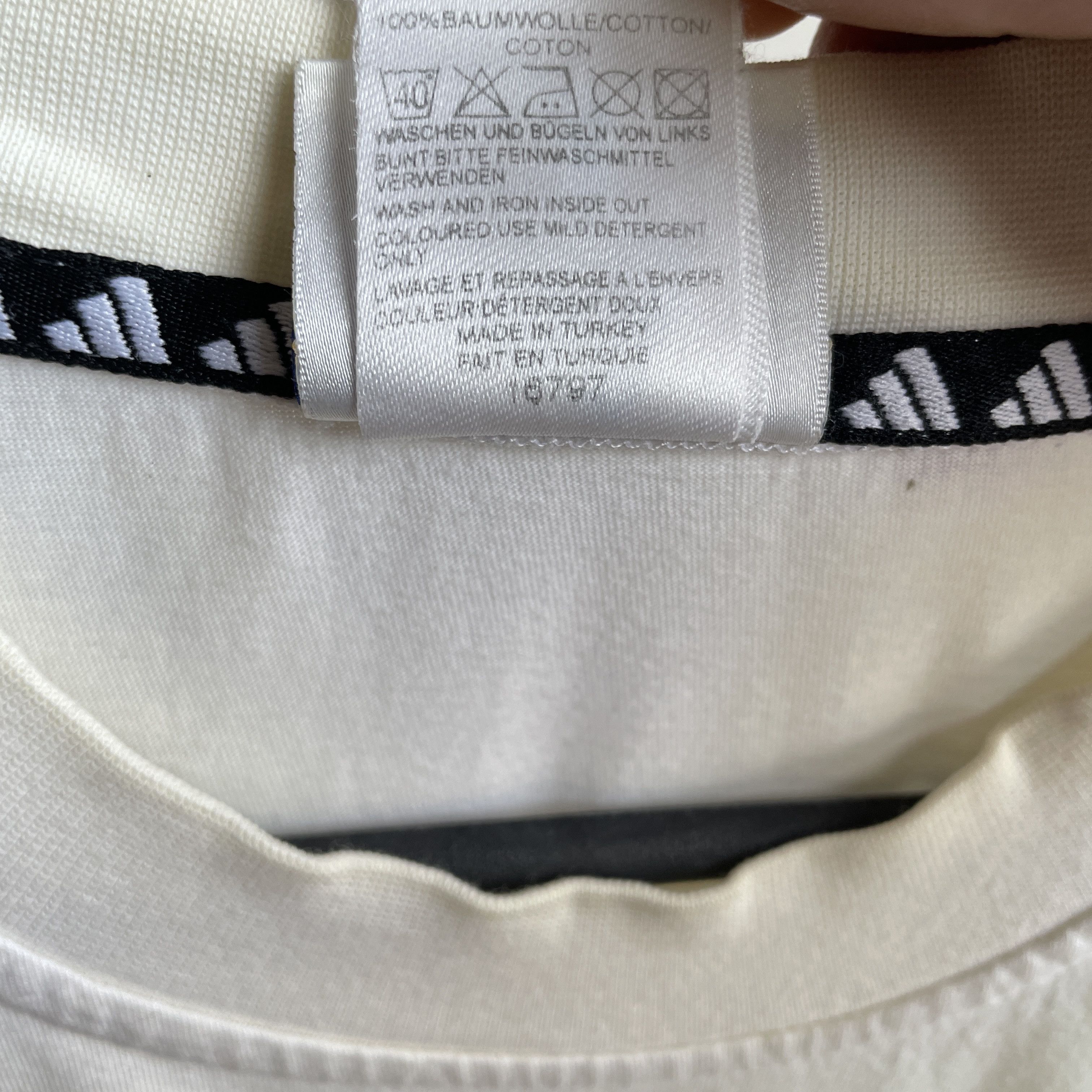 Adidas Adidas Vintage 90's Logo T-Shirt Size L Size US L / EU 52-54 / 3 - 6 Thumbnail