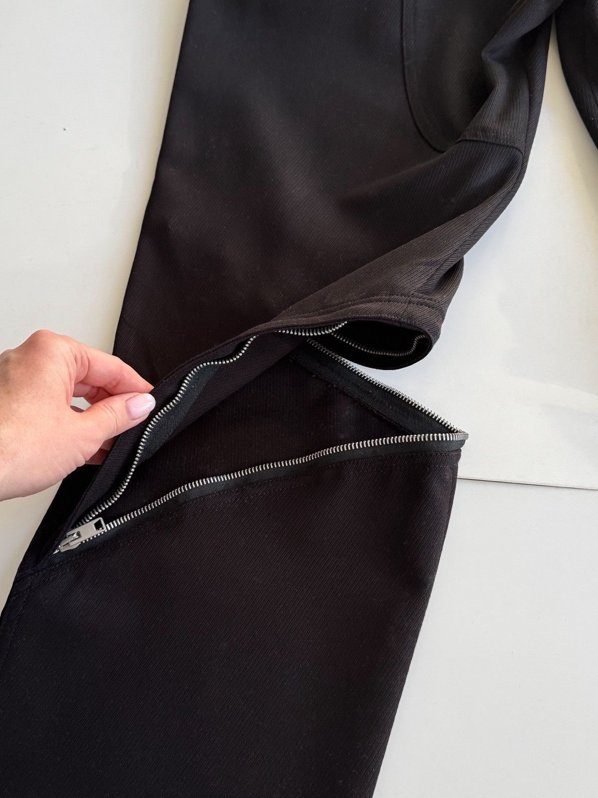 1017 ALYX 9SM 1017 ALYX 9SM Crescent Zip Pants Black cotton made in Italy Size US 36 / EU 52 - 14 Thumbnail