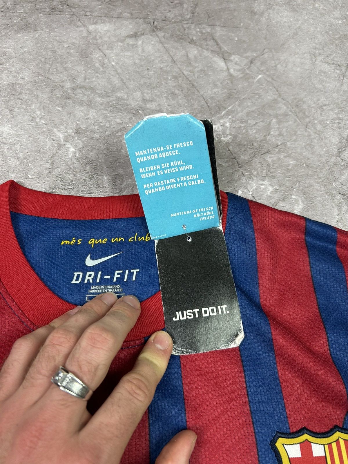 Nike Vintage Nike Barcelona soccer jersey 10 Messi Size L Size US L / EU 52-54 / 3 - 15 Thumbnail