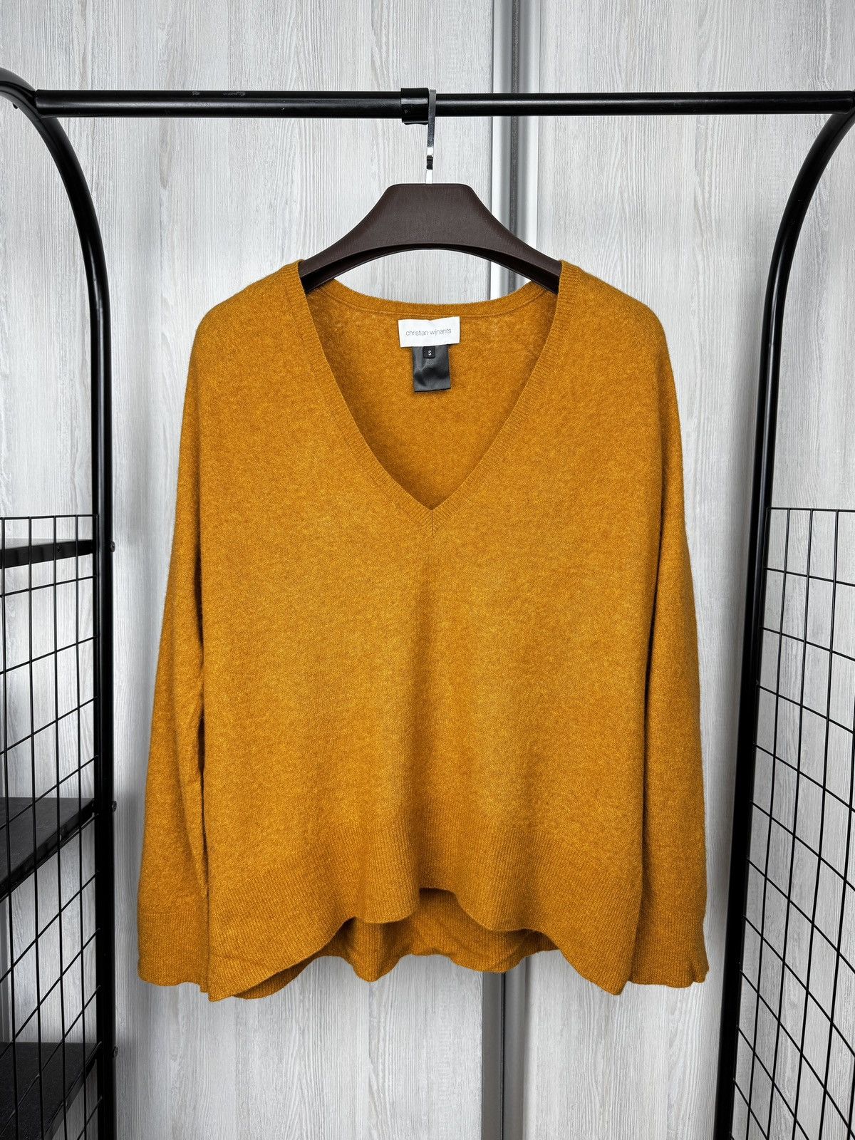 Christian Wijnants Christian Wijnants orange v-neck made in japan knit sweater Size S / US 4 / IT 40 - 1 Thumbnail