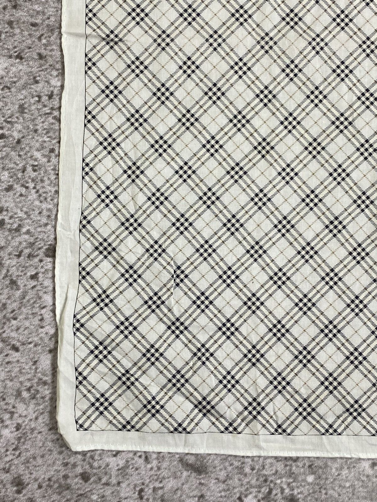 Burberry Burberry Handkerchief / Bandana / Neckerchief Size ONE SIZE - 4 Thumbnail