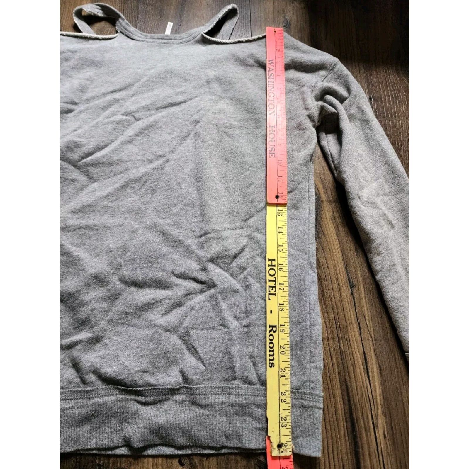 Free People Free People Cold Shoulder Long Sleeve Sweater Top Womens XS Gray Size XS / US 0-2 / IT 36-38 - 2 Thumbnail