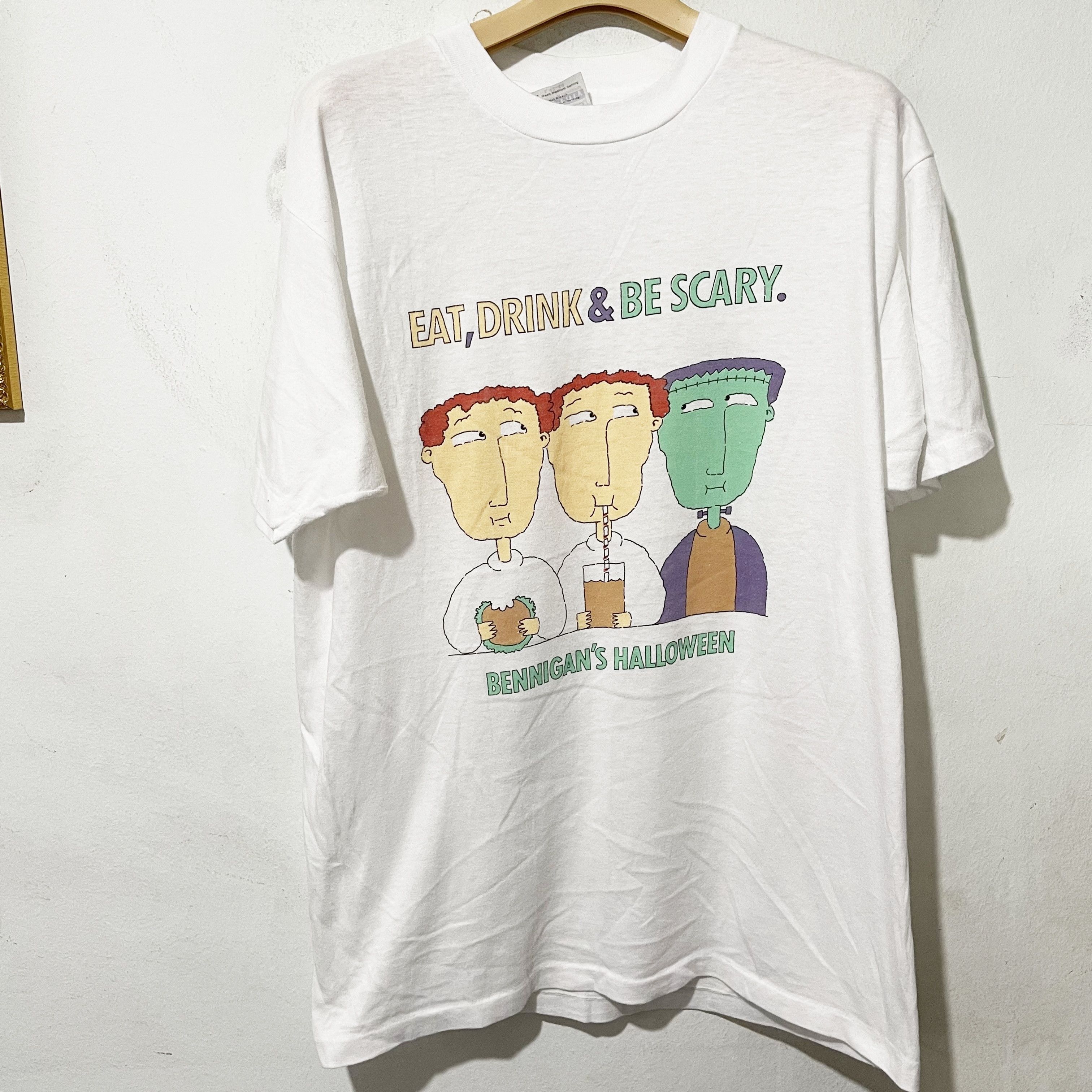 Vintage Vintage 90s Bennigan’s Halloween T-Shirt Size US M / EU 48-50 / 2 - 1 Thumbnail
