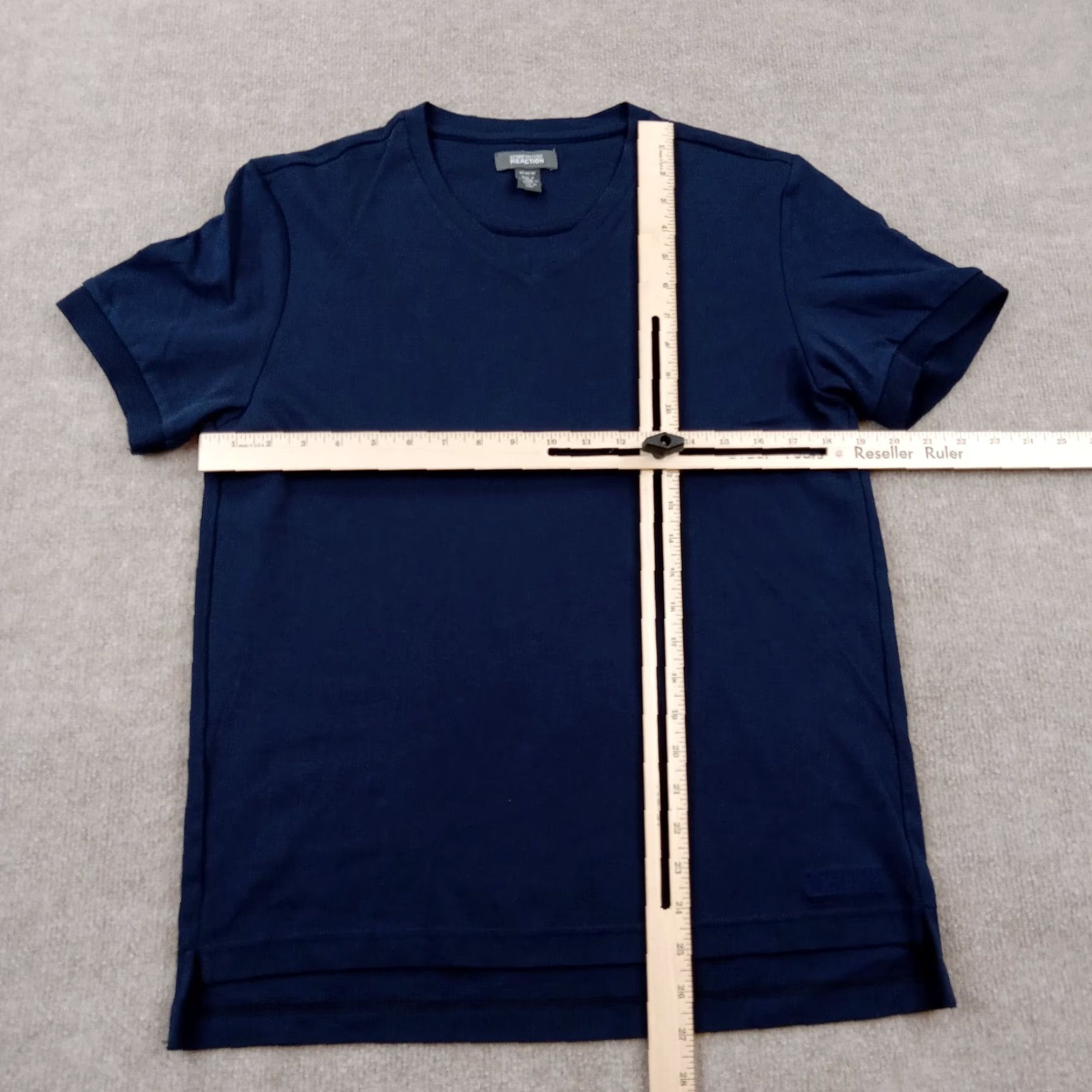 Kenneth Cole Kenneth Cole Reaction T-shirt Mens Medium Blue V-Neck Short Sleeve Casual Size US M / EU 48-50 / 2 - 2 Thumbnail