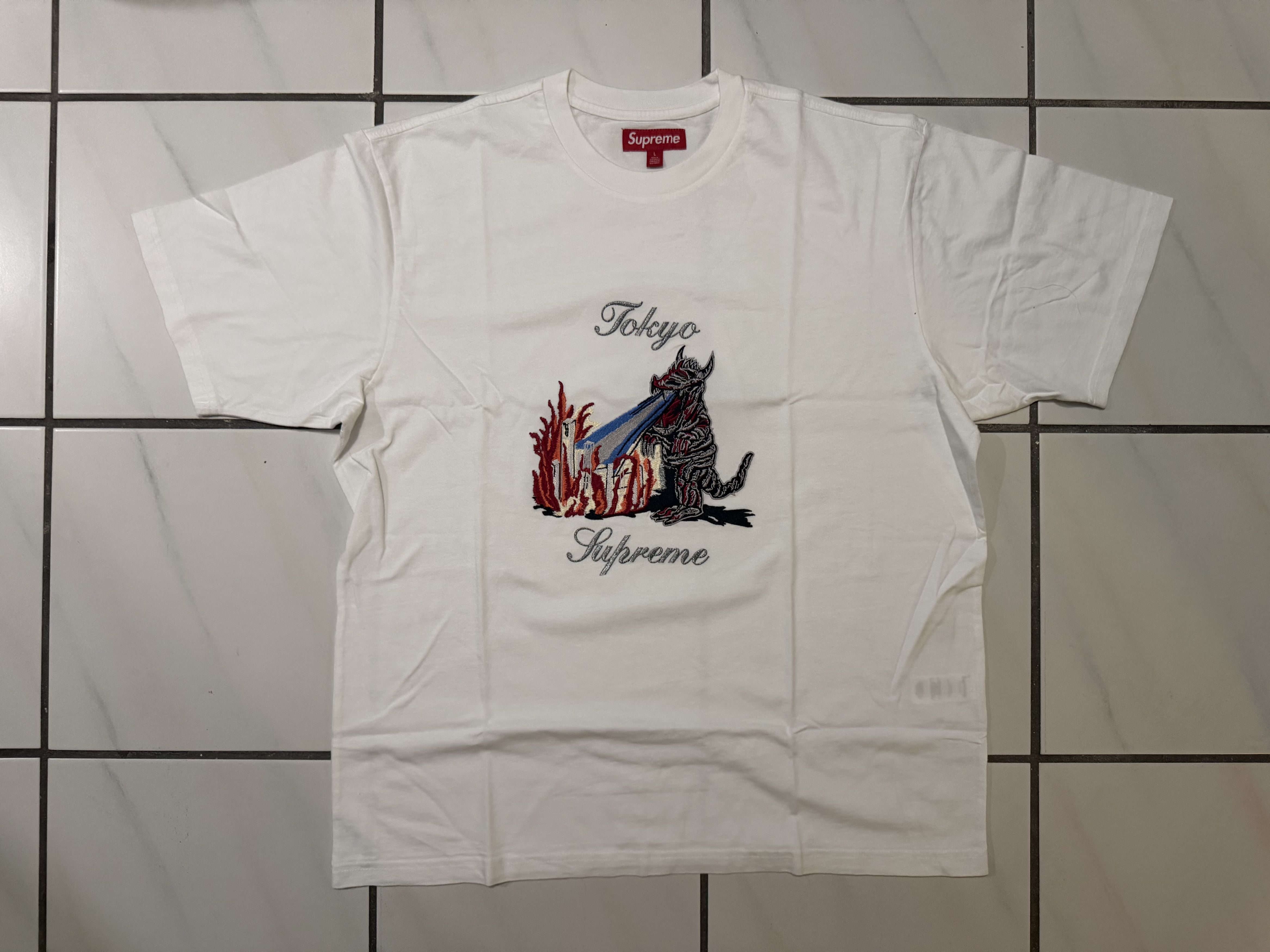 Supreme Supreme Tokyo Tee Size US L / EU 52-54 / 3 - 2 Thumbnail