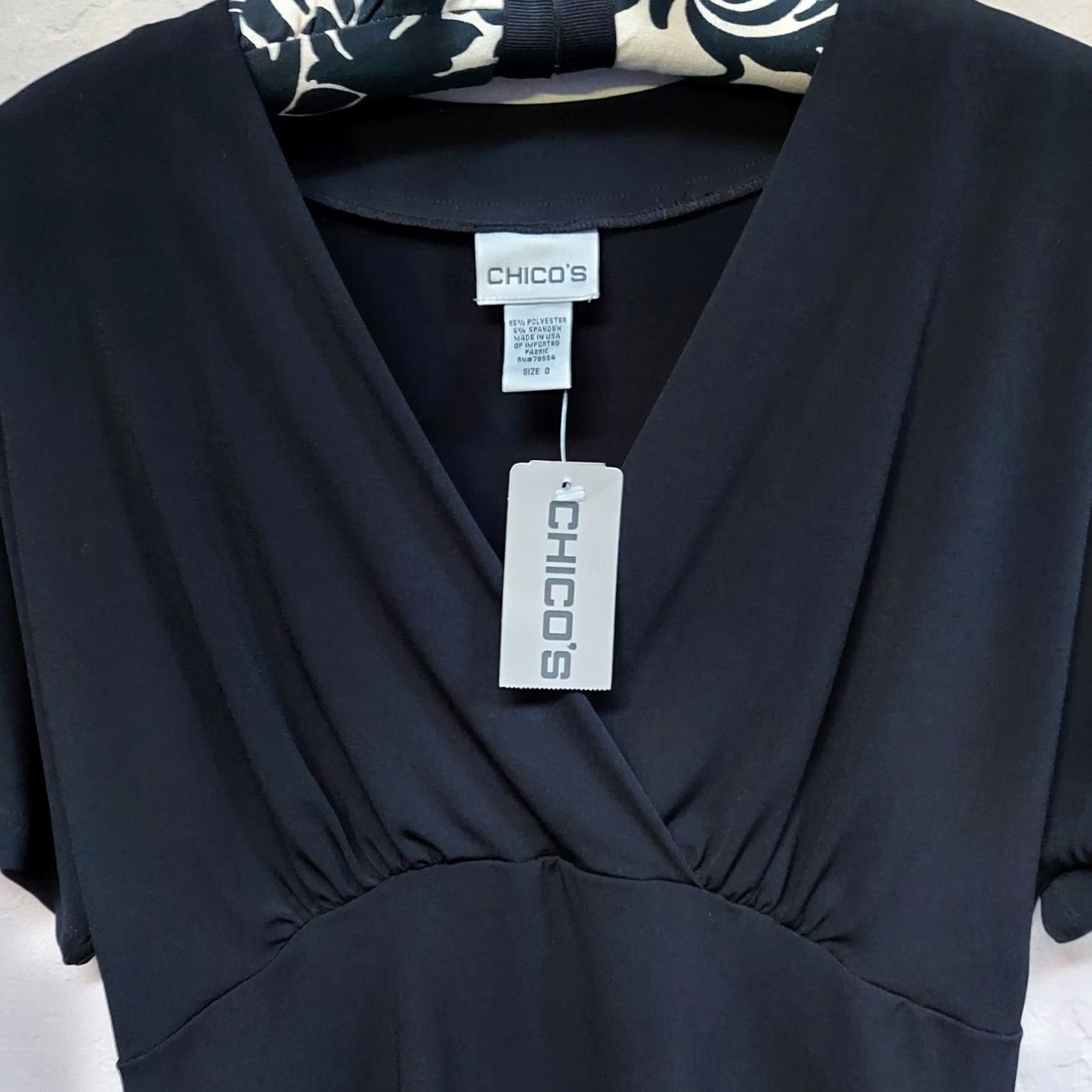 Vintage Chico's Blouse Wrap Front Short Sleeve Black Sz 0 USA Womens Silky Chic Shirt Pattern Solid V-Neck Pullover Casual Top Regular Fit Size XS / US 0-2 / IT 36-38 - 5 Thumbnail