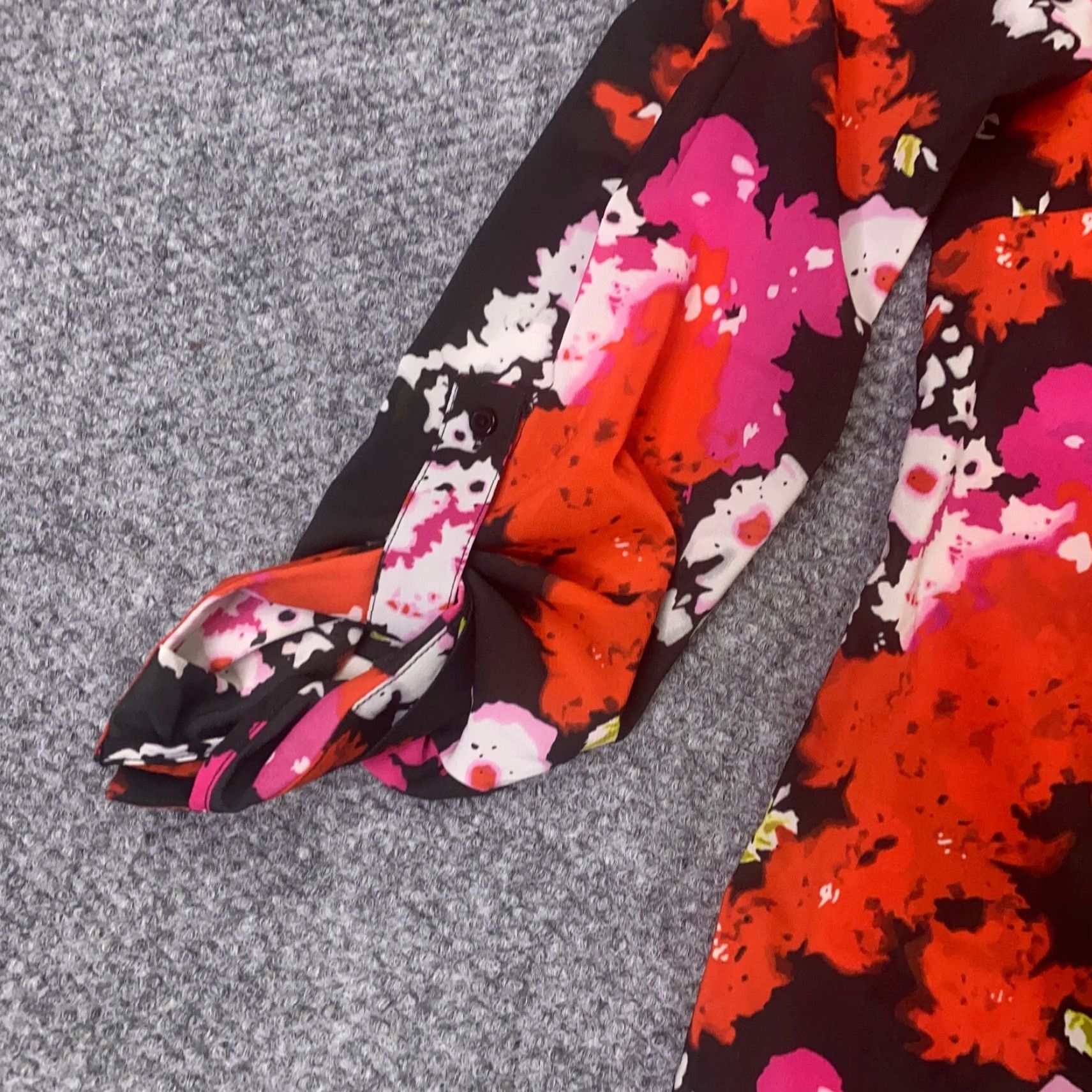 Vintage The Limited Shirt Womens XS Orange Floral Roll-Tab Sleeve V-Neck Flowy Stretch Size XS / US 0-2 / IT 36-38 - 4 Thumbnail