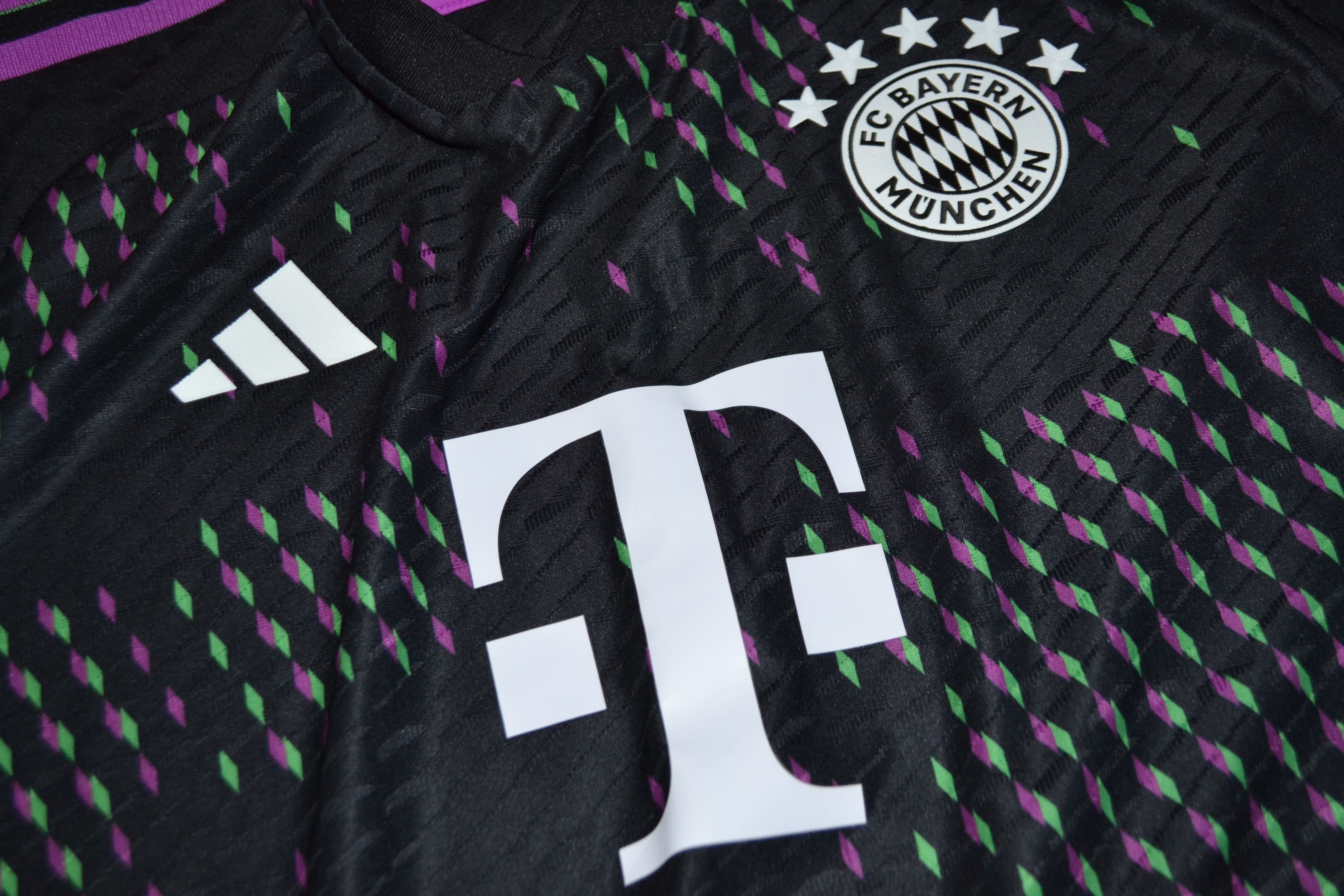 Adidas Bayern Munich Away Shirt 2023 2024 Authentic Soccer Jersey Size US L / EU 52-54 / 3 - 5 Thumbnail