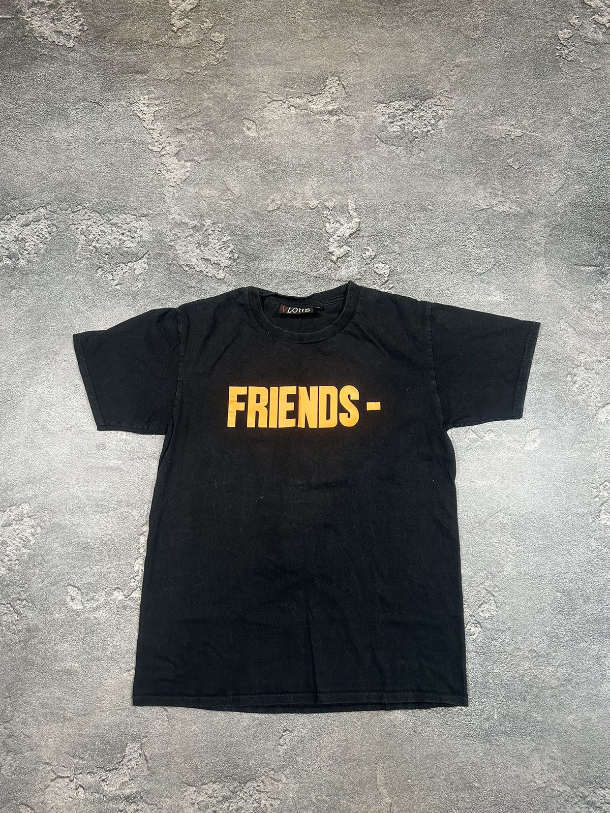 Japanese Brand 90s VLONE Y2K tee shirt Usa vintage rare FRIENDS Size US M / EU 48-50 / 2 - 1 Thumbnail