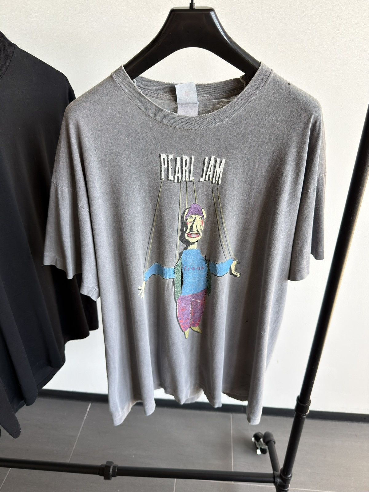 Band Tees Vintage 90s Pearl Jam Thrashed Faded Grunge Erd Band Tee Size US XL / EU 56 / 4 - 2 Thumbnail