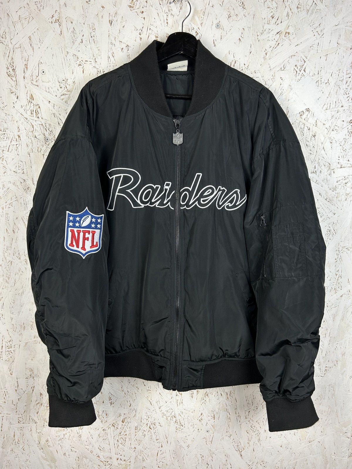 NFL NFL Raiders Oakland Los Angeles Black Bomber Jacket XL Size US XL / EU 56 / 4 - 1 Thumbnail