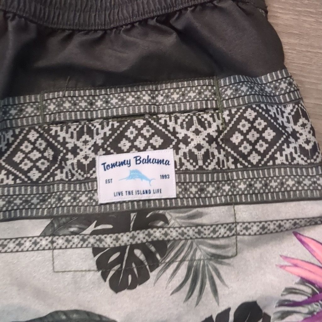 Tommy Bahama Tommy Bahama swim trunks size XXL Size US 39 - 6 Thumbnail