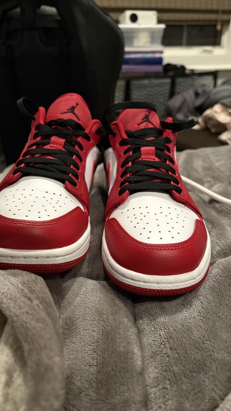 Jordan Brand Jordan 1 Low “Reverse Black Toe” Size US 9 / EU 42 - 3 Thumbnail