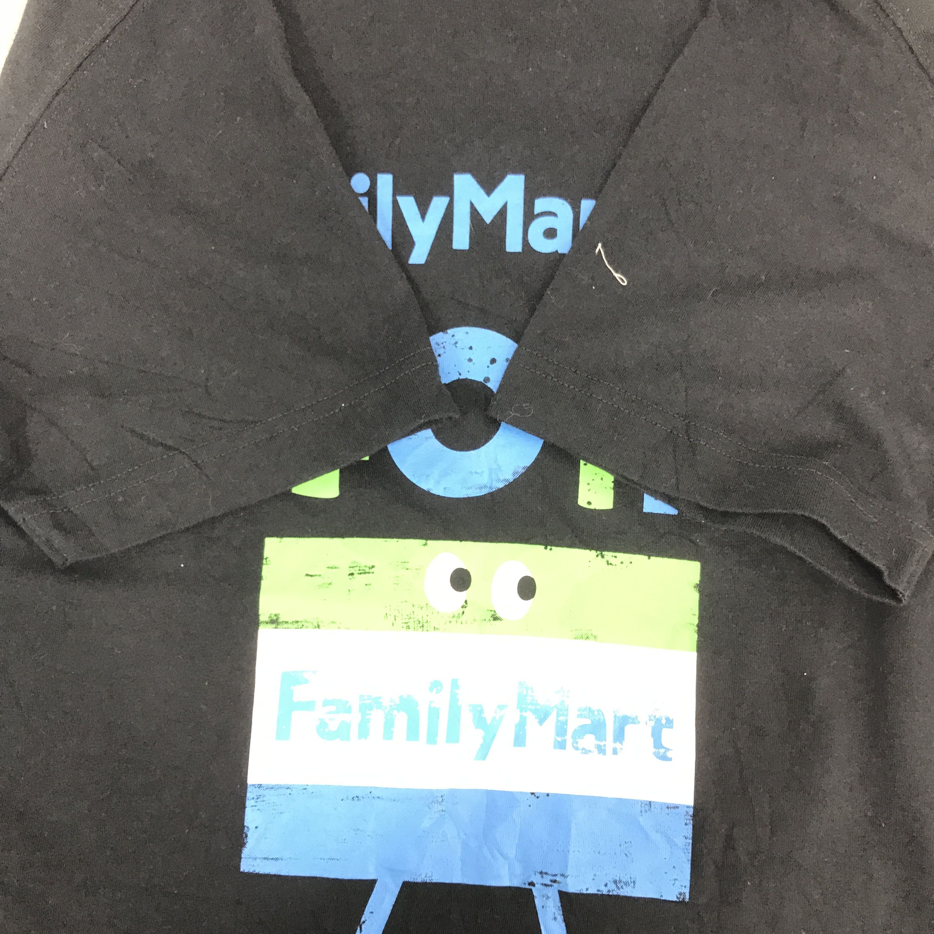 Japanese Brand Vintage Family Mart 40th Anniversary T-Shirt Size US M / EU 48-50 / 2 - 7 Thumbnail