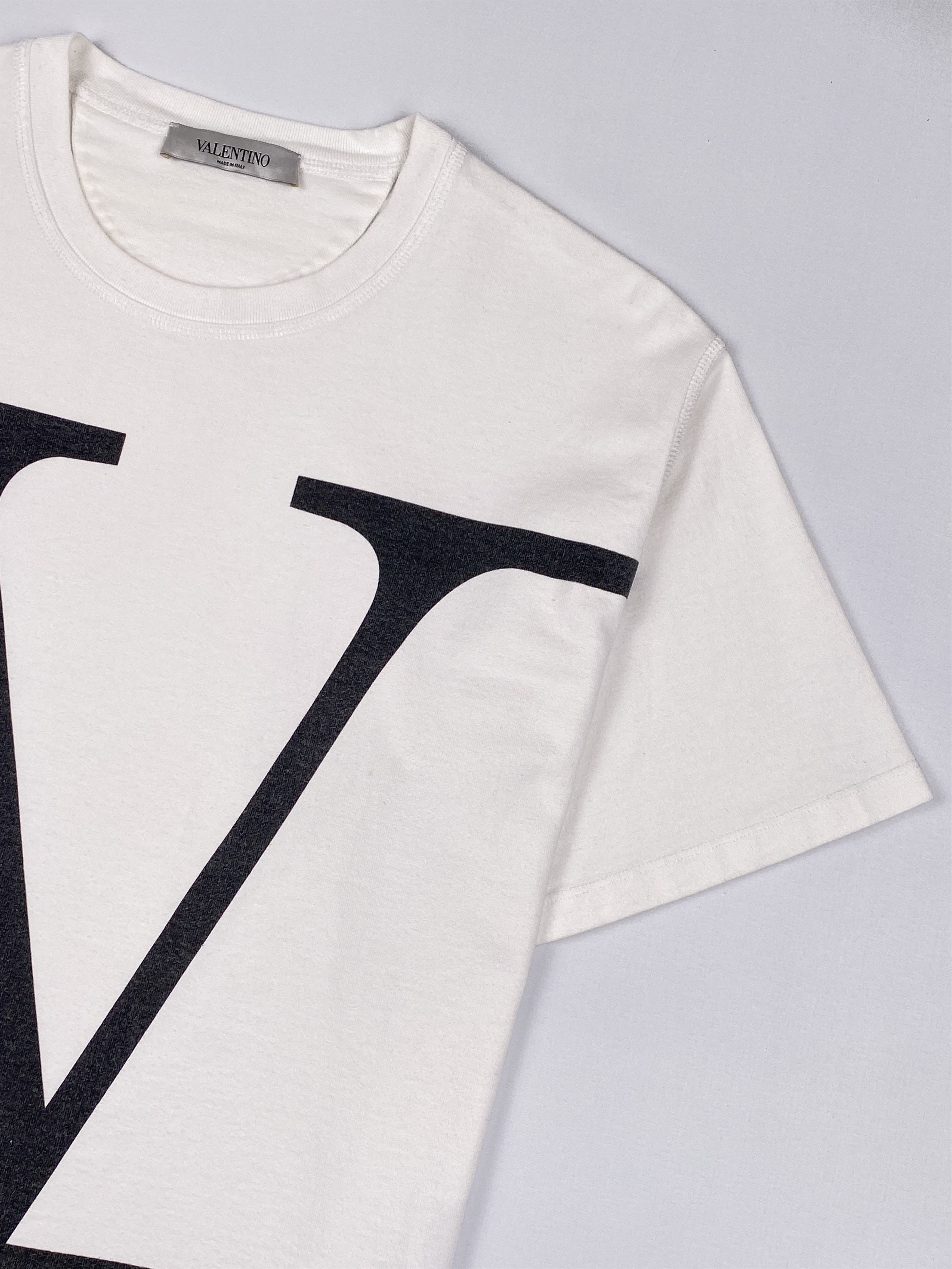 Valentino "V" Logo T-Shirt Size US M / EU 48-50 / 2 - 5 Thumbnail