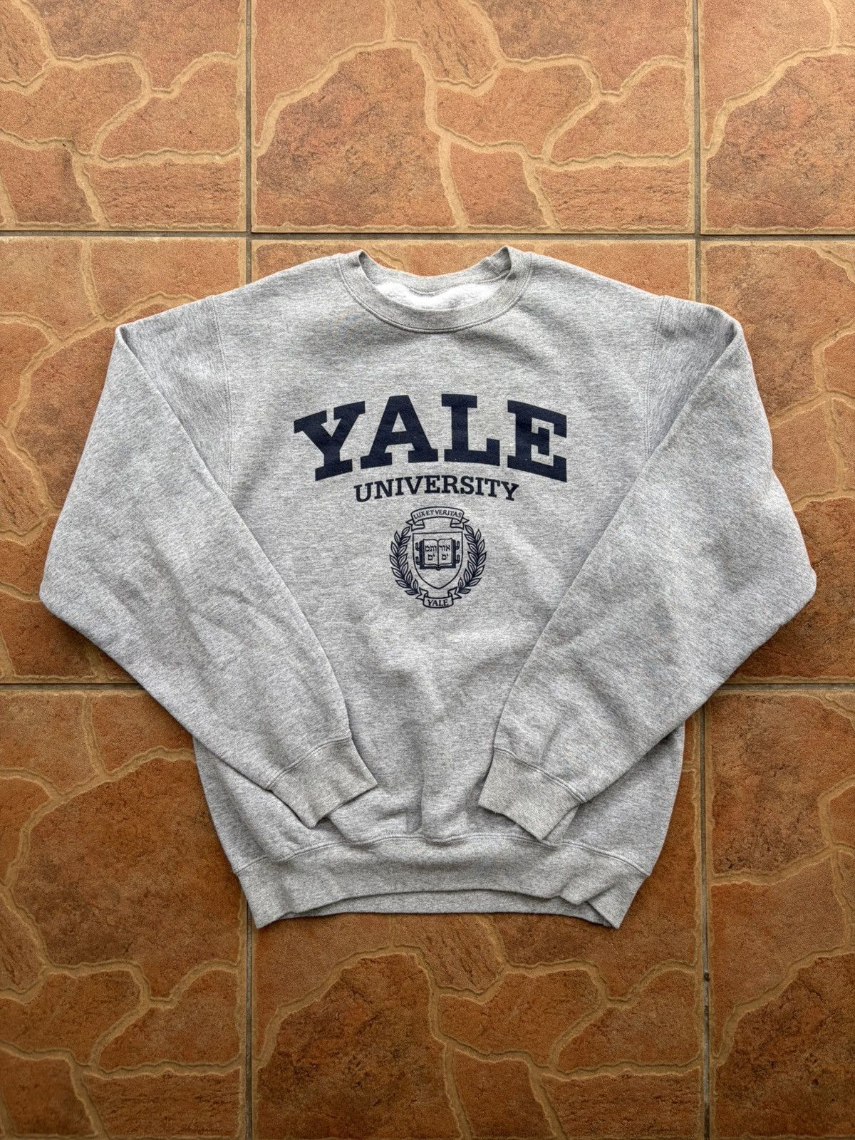 Gildan Vintage Yale University crewneck pullover sweater Size US L / EU 52-54 / 3 - 1 Thumbnail