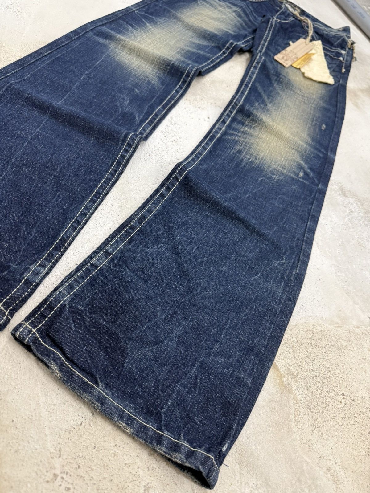 Hysteric Glamour × Japanese Brand Red Pepper Feather Wings Embroidered Lowrise Mud Flare Jeans Size US 27 - 15 Thumbnail