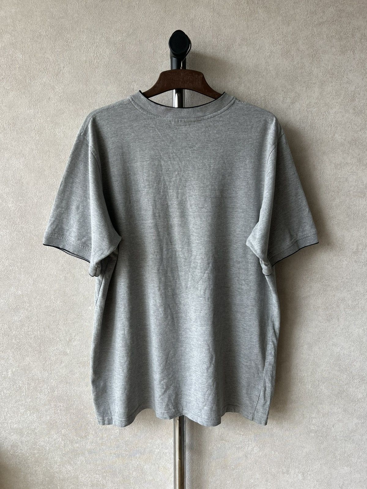 Nike Vintage 90s Nike Swoosh Center Logo V-Neck T-Shirt Size US L / EU 52-54 / 3 - 4 Thumbnail
