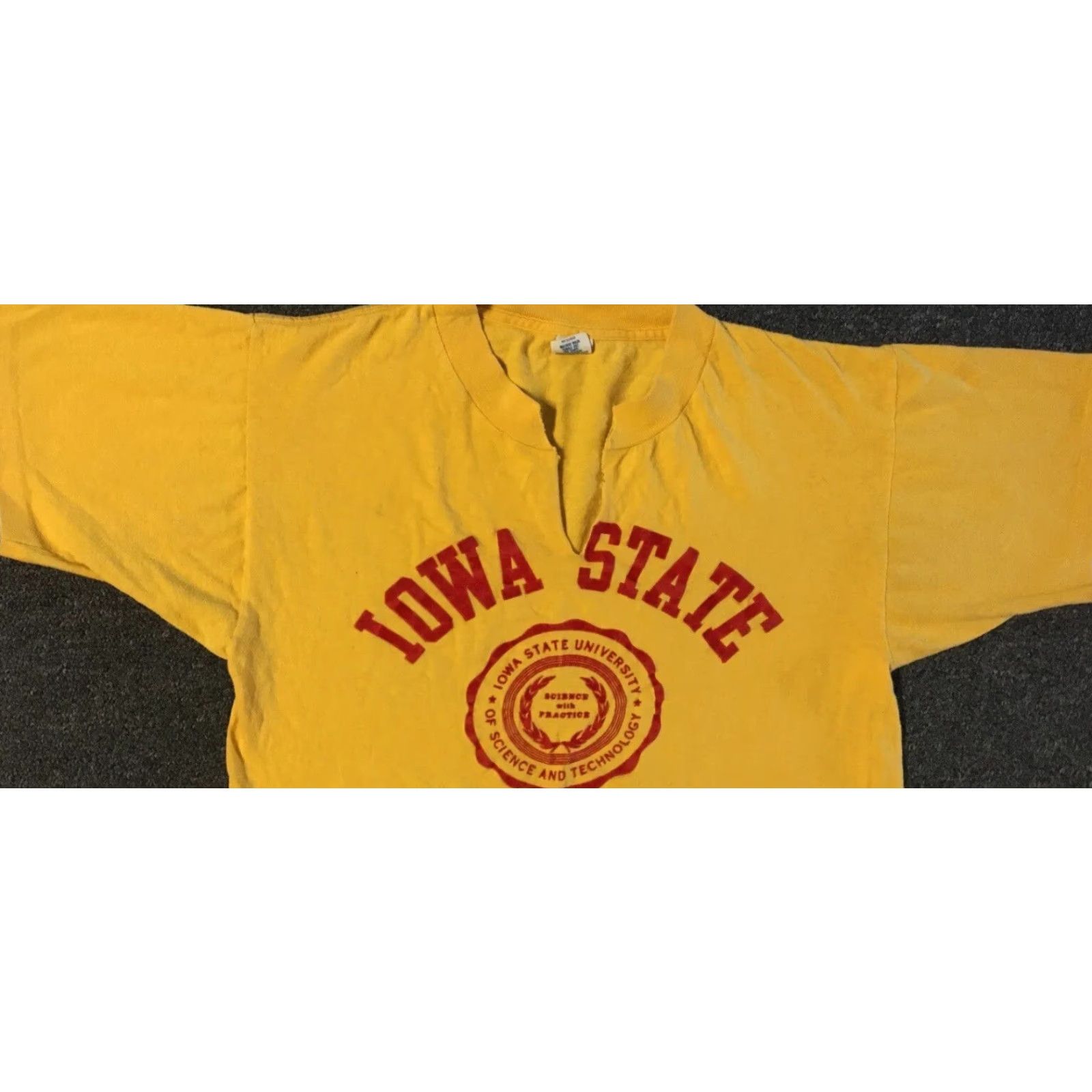 Vintage VINTAGE Iowa State Thrashed Faded Flock Shirt S Men Yellow 80s 90s College Sports Rock Music USA USA College Thrashed Track & Field PE Shirt Men Size US S / EU 44-46 / 1 - 6 Thumbnail