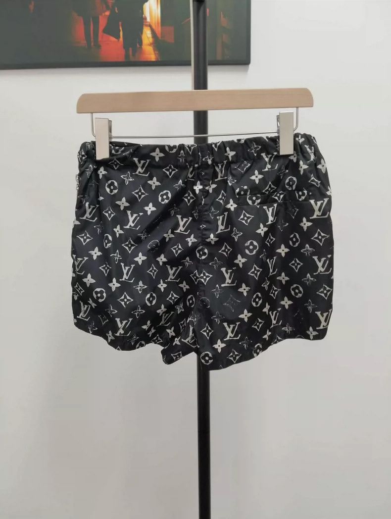 Louis Vuitton Louis Vuitton Full print shorts Nextarrow-2505 Size 27" / US 4 / IT 40 - 2 Thumbnail