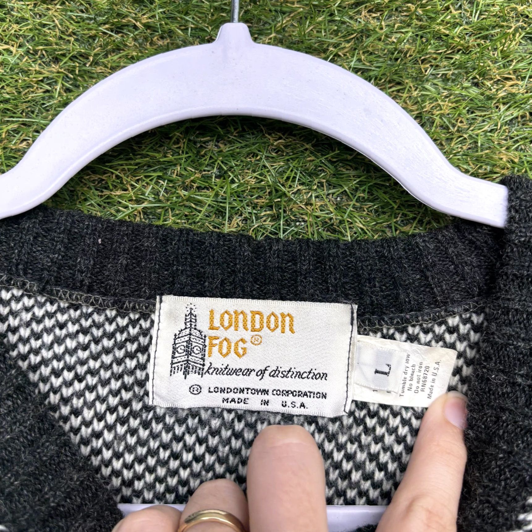 London Fog Vintage London Fog Sweater Mens Large Gray Black Knit Pullover Geometric USA 90s Size US L / EU 52-54 / 3 - 7 Thumbnail