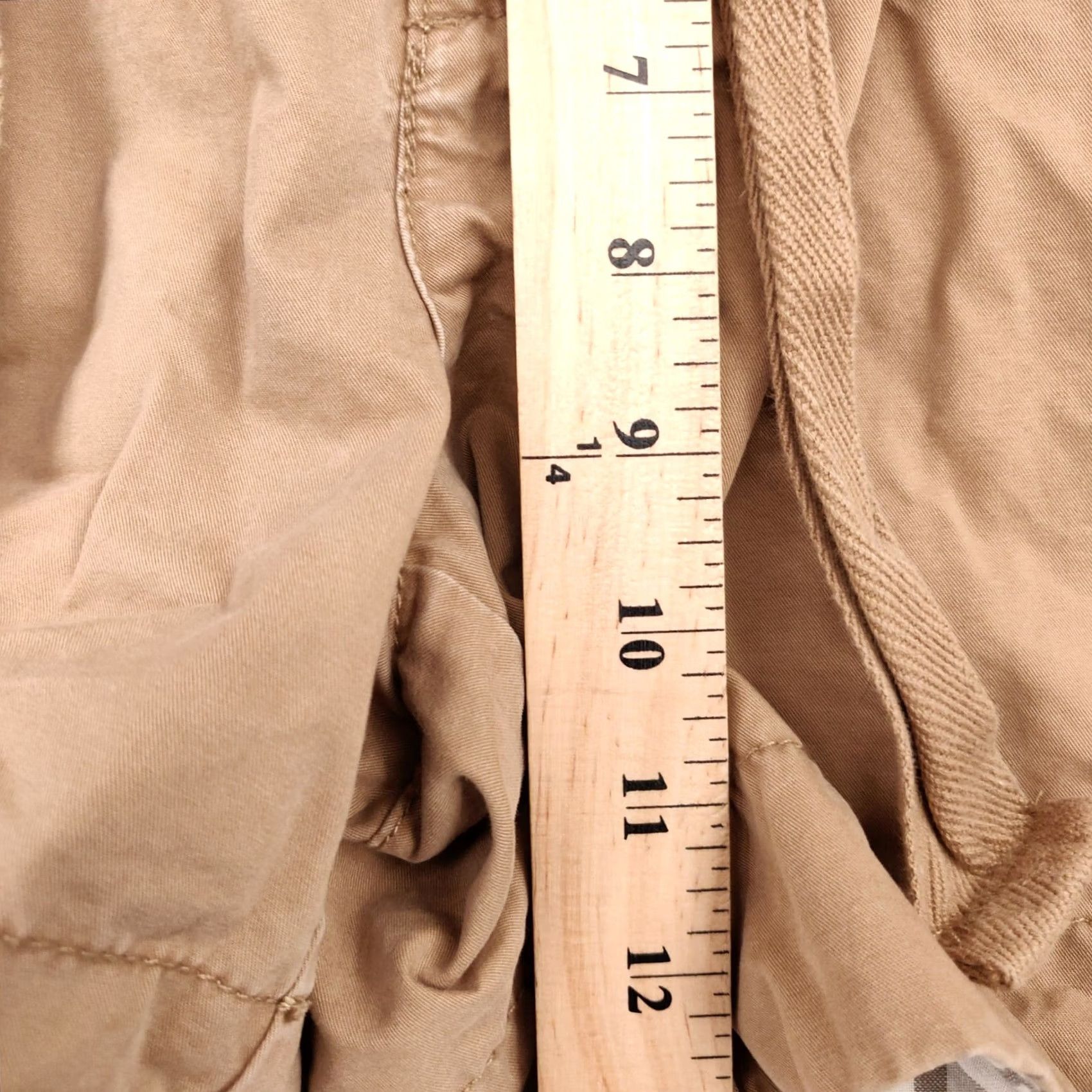 Old Navy Old Navy Shorts Womens 4 Khaki Chino Classic Rise 4" Waist Tie Zip Pleated Front Size 24" / US 00 / IT 34 - 7 Thumbnail