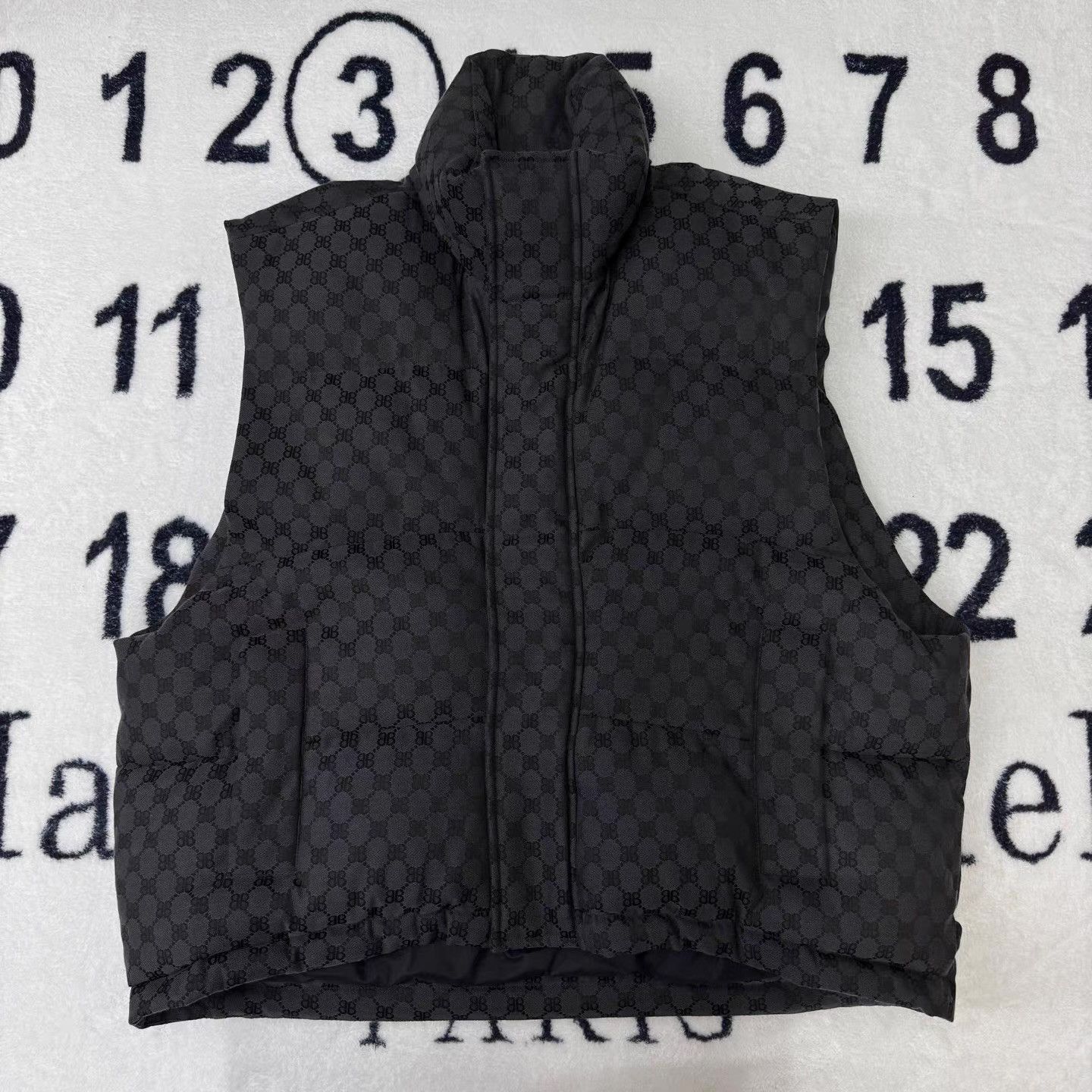 Balenciaga Balenciaga × GUCCI Black All-Over Print Down Vest Q10 Size US XL / EU 56 / 4 - 1 Thumbnail