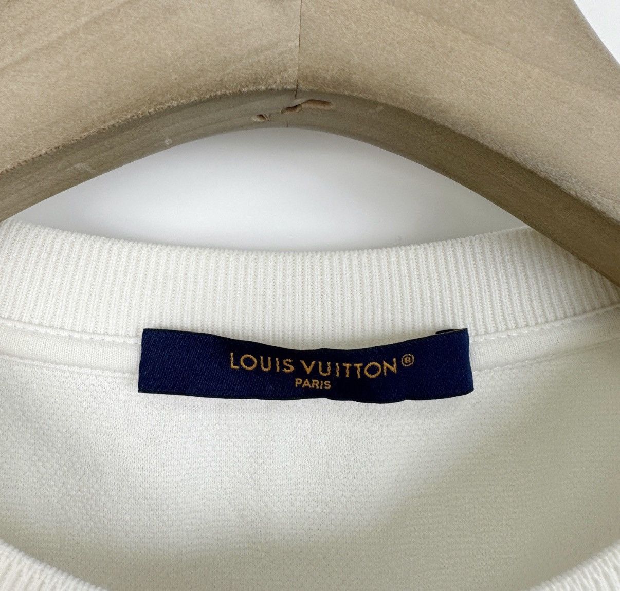 Louis Vuitton Louis Vuitton Embossed Three-Flower Logo Short Sleeve K12 Size US S / EU 44-46 / 1 - 4 Thumbnail