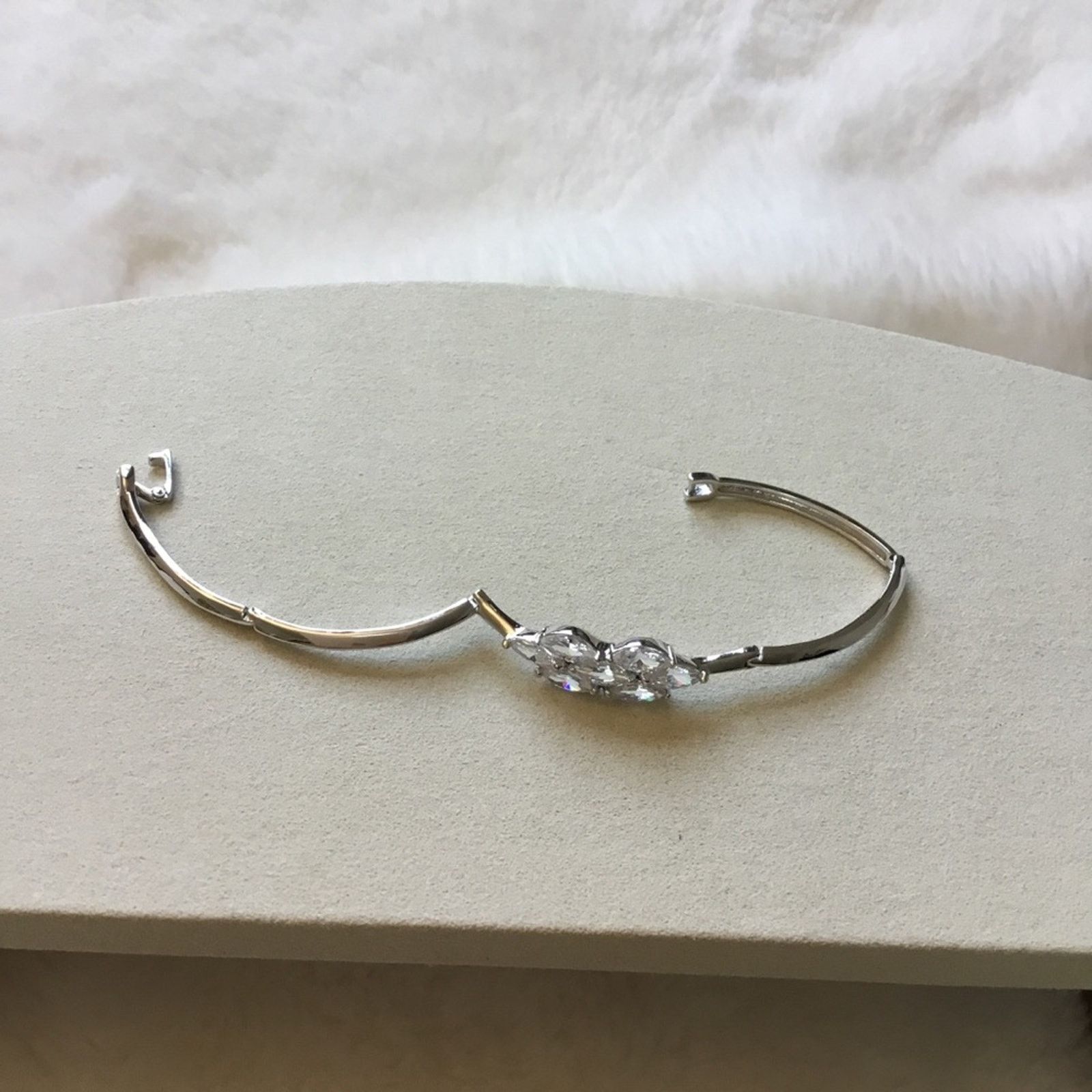 Other Elegant Silver Crystal Flower Bracelet Size ONE SIZE - 7 Thumbnail