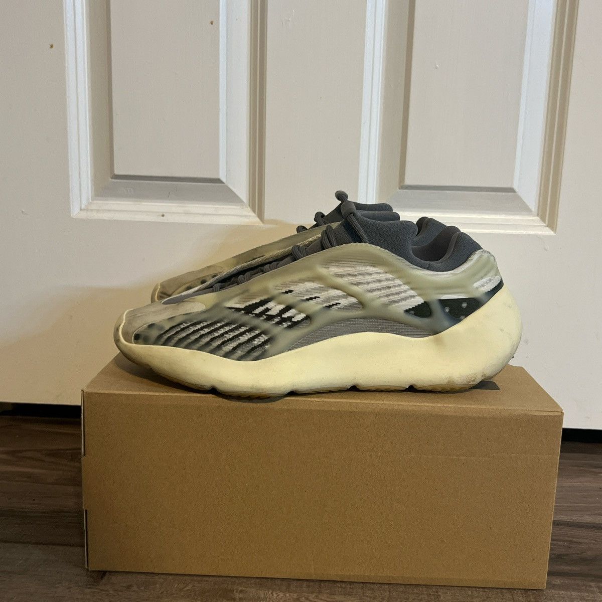 Yeezy Yeezy 700v3 Fade Salt Size US 11.5 / EU 44-45 - 2 Thumbnail
