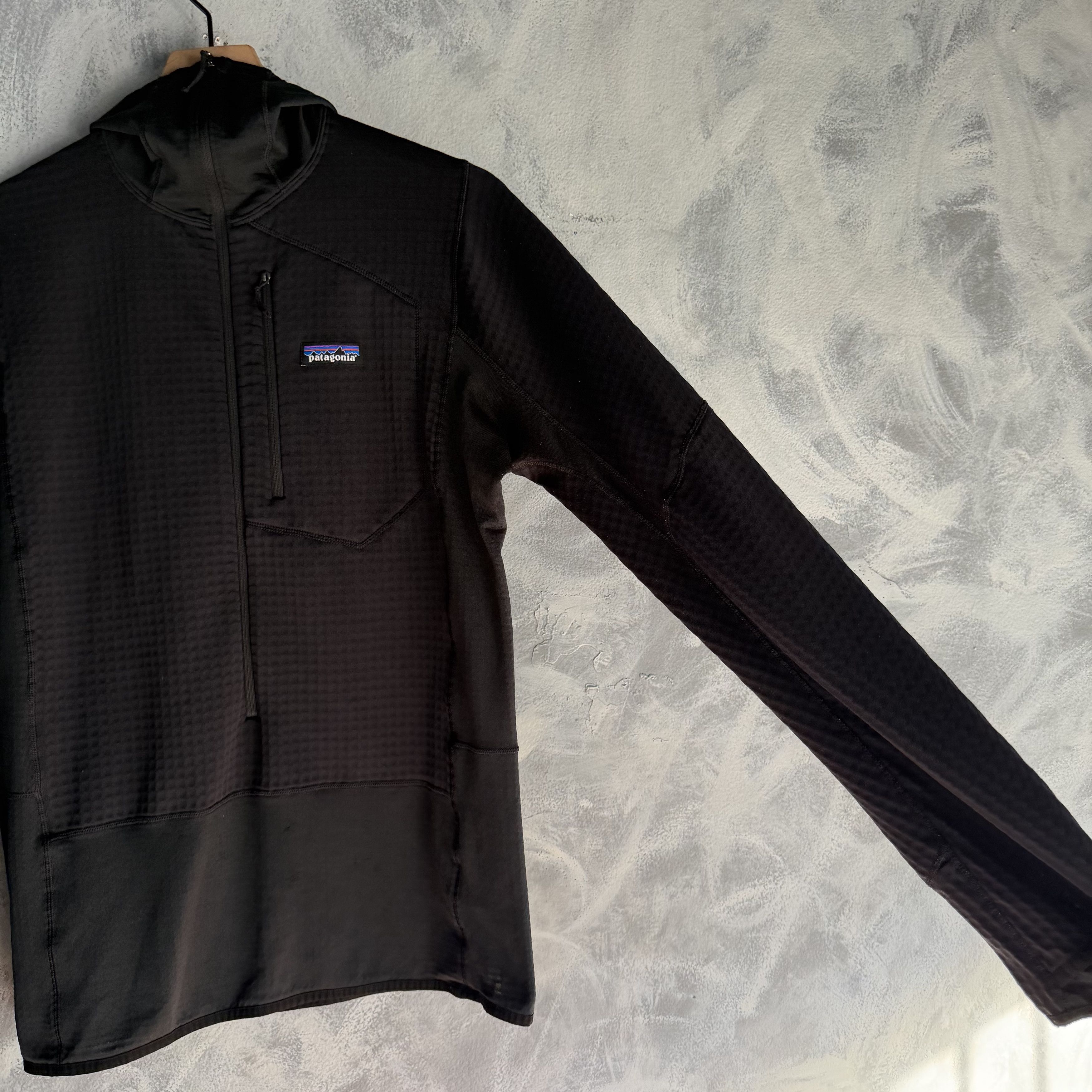 Patagonia Patagonia R1 Pullover Fleece Hoodie Mens M Black Polartec Size US M / EU 48-50 / 2 - 3 Thumbnail