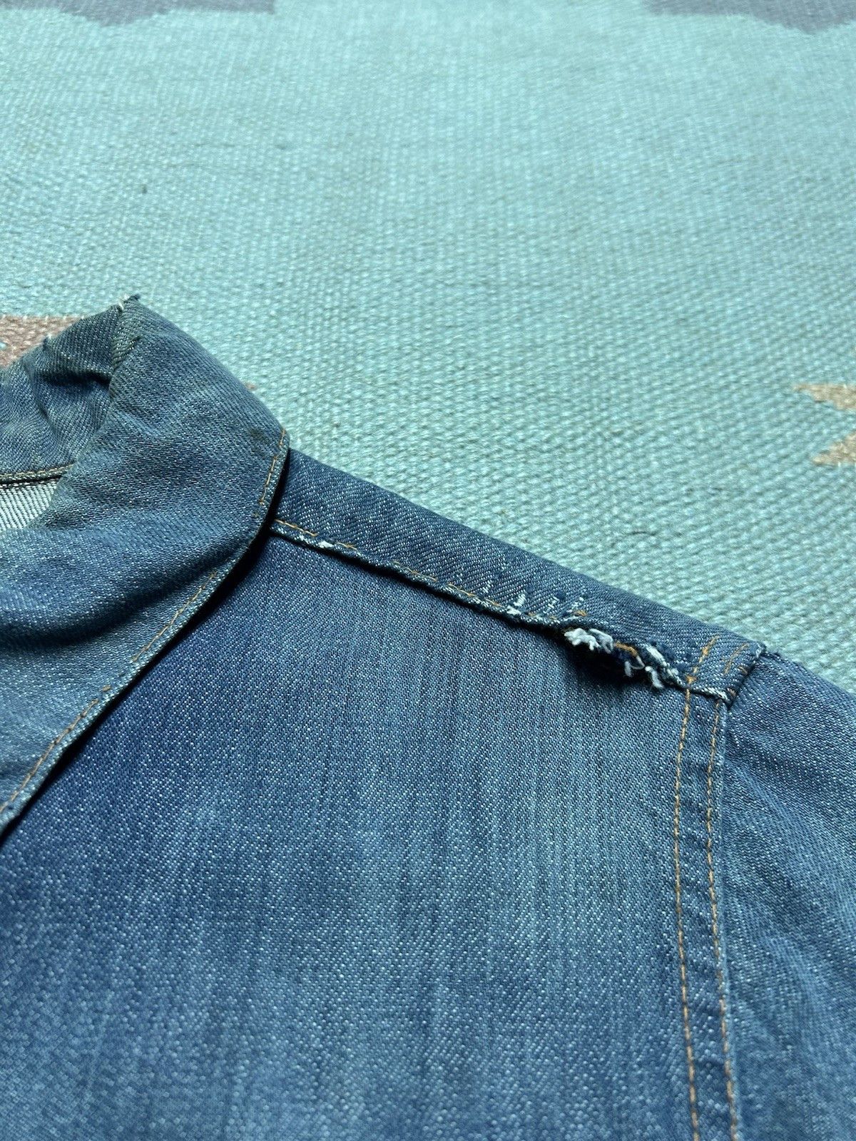 Vintage 70s Levi’s gals denim trucker jacket big E distressed S/M Size S / US 4 / IT 40 - 10 Thumbnail