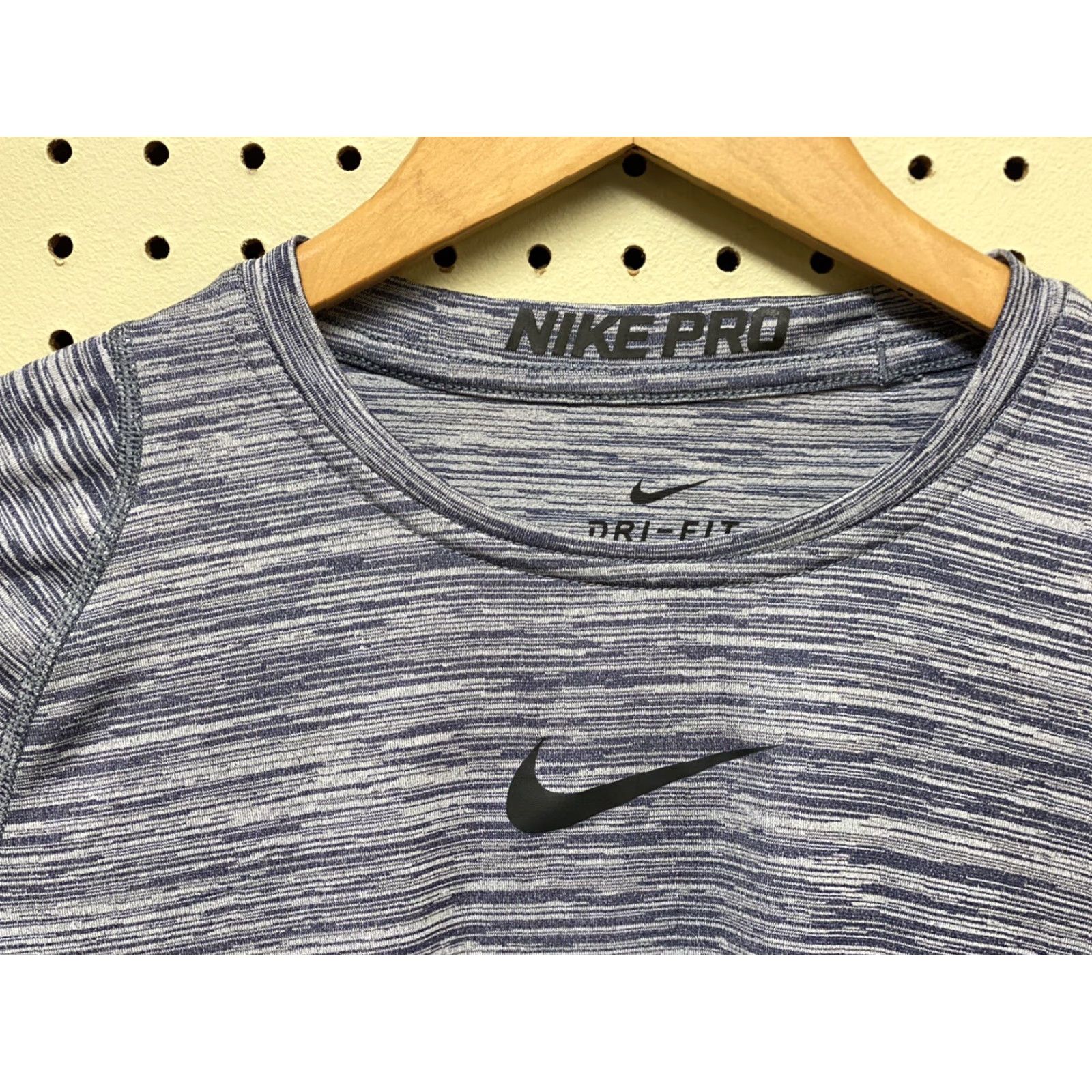 Nike Nike Pro Dri Fit Mens Medium Athletic Long Sleeve Pullover Gym Training Shirt Size US M / EU 48-50 / 2 - 3 Thumbnail