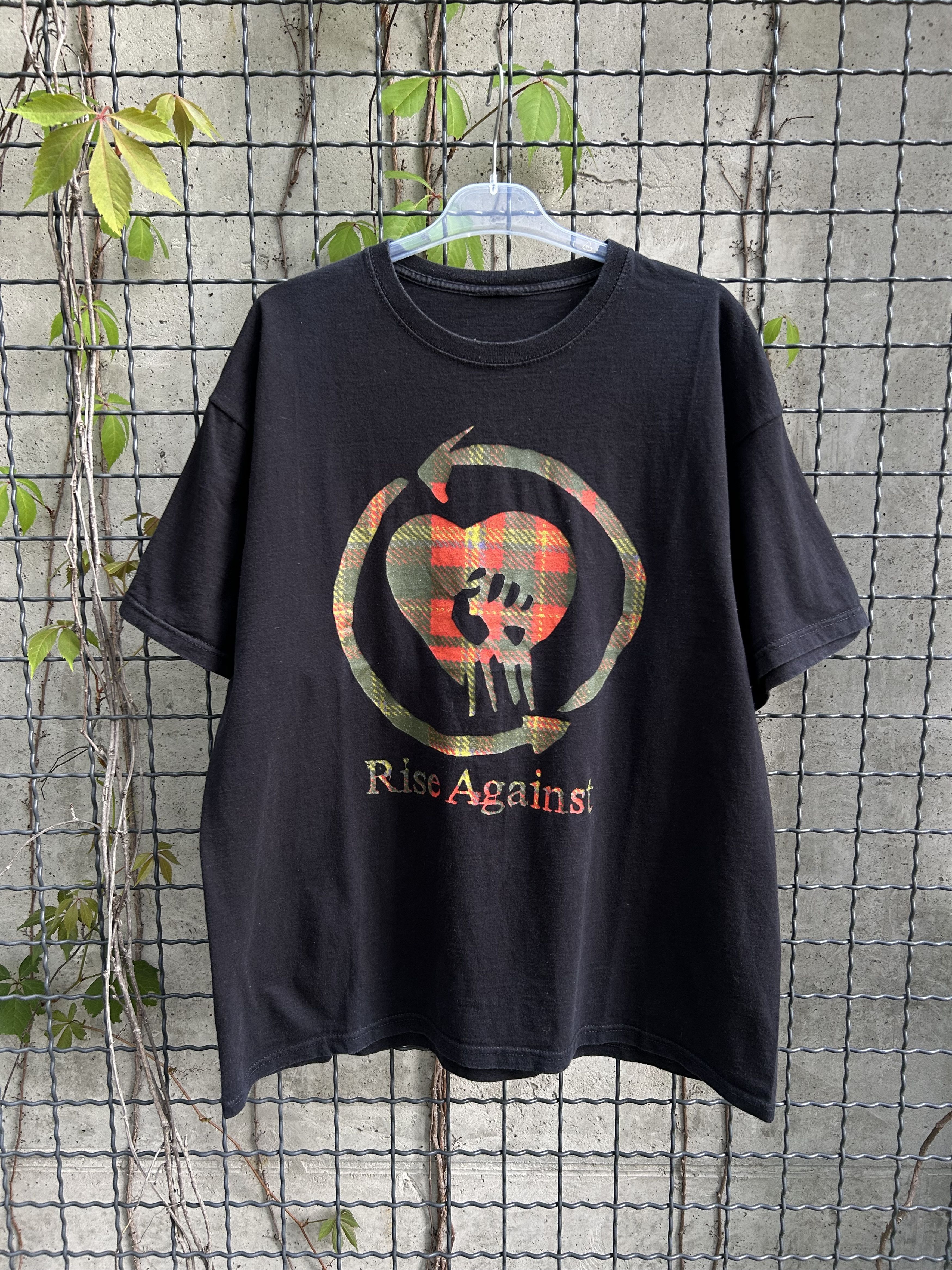 Band Tees × Vintage Vintage 2000s Rise Against Rock Band T-shirt Size US XL / EU 56 / 4 - 1 Thumbnail