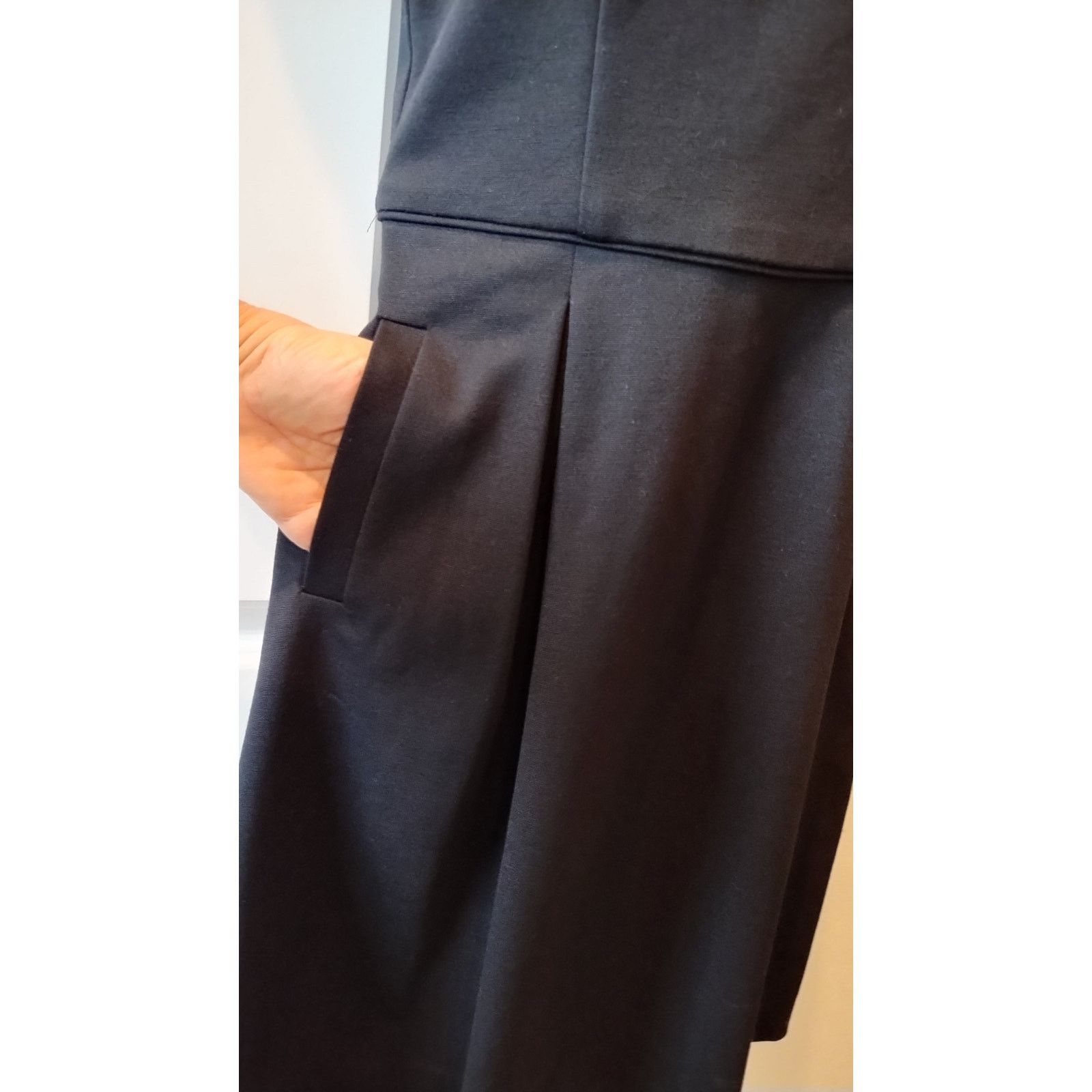 Banana Republic Banana Republic short sleeves Black Jewel neckline Dress Sz2 Size XS / US 0-2 / IT 36-38 - 4 Thumbnail