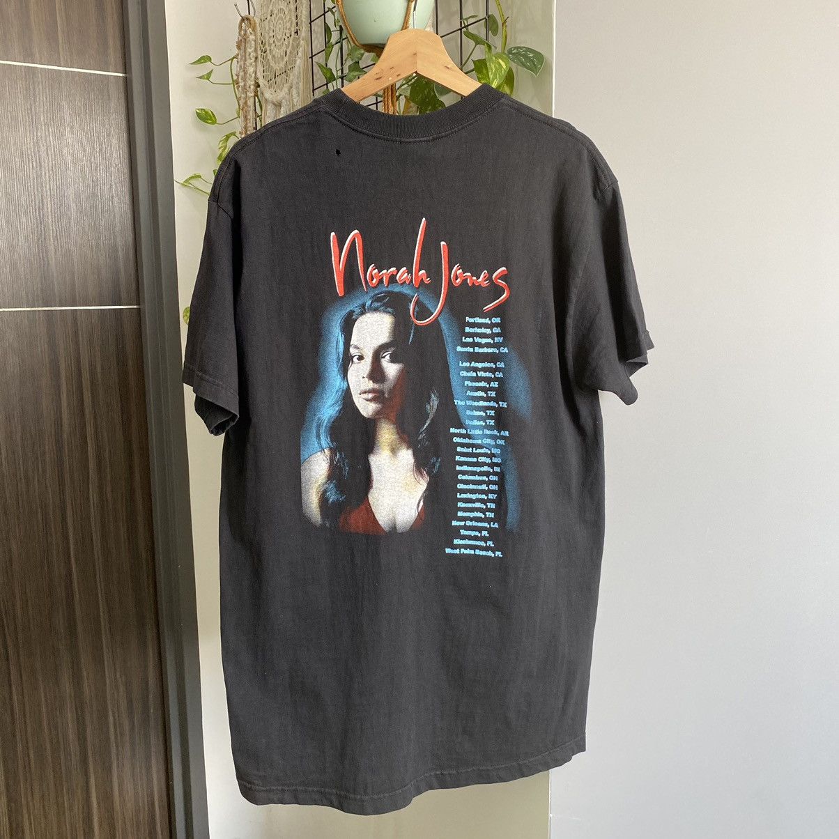 Band Tees Vintage Y2K Norah Jones Singer Tour ERD GRUNGE THRASHED TEE Size US L / EU 52-54 / 3 - 2 Thumbnail